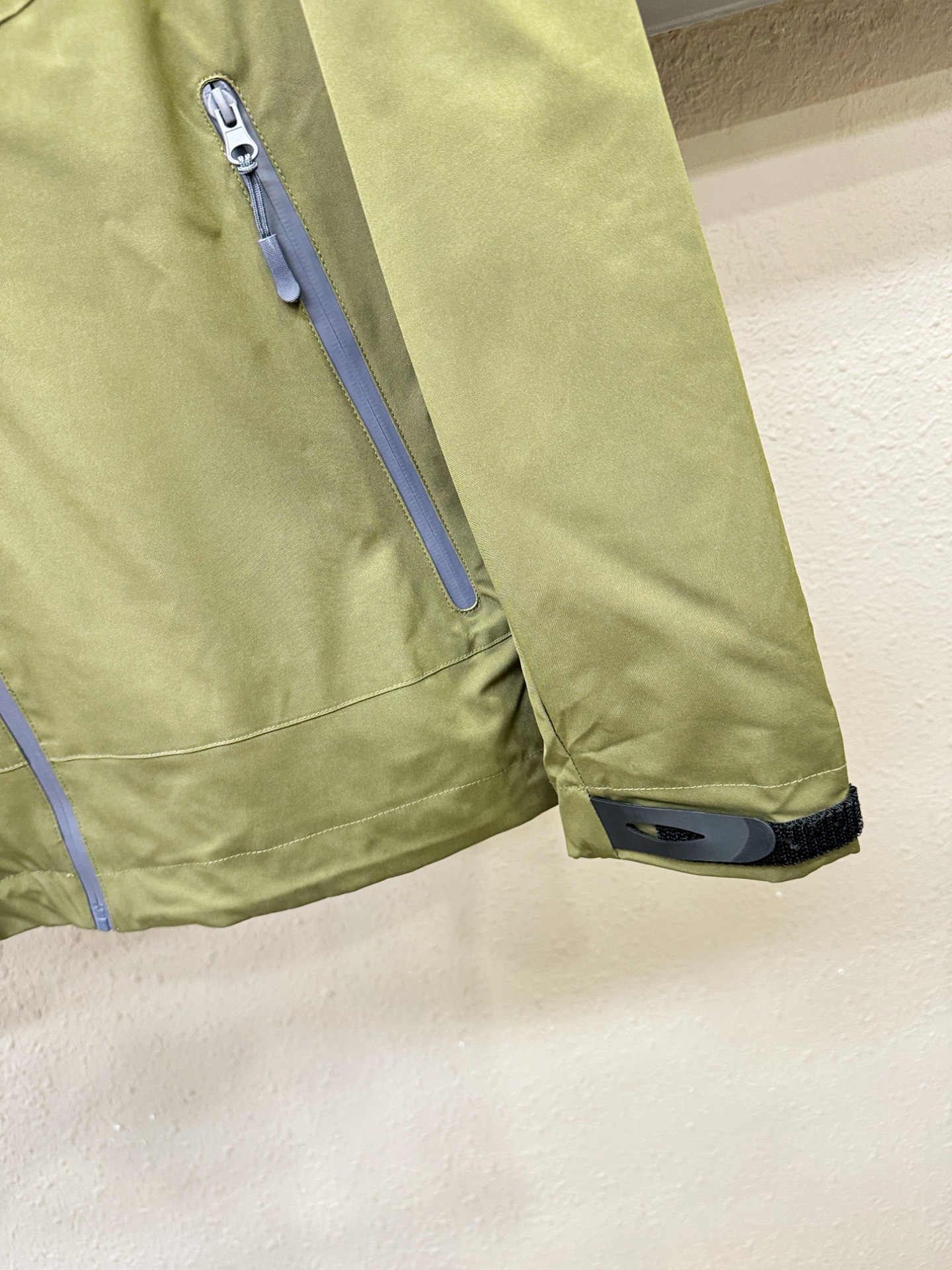 ARC‘TERYX/始祖鸟 2025秋冬新款夹克外套，原单狠货 意大利进口面料时尚夹克外套。欧洲专柜同步