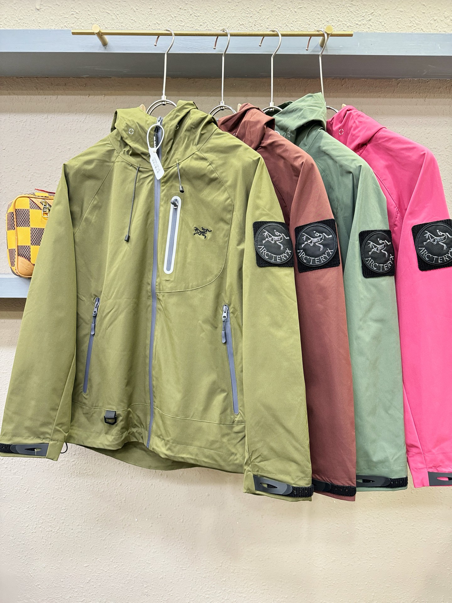 ARC‘TERYX/始祖鸟 2025秋冬新款夹克外套，原单狠货 意大利进口面料时尚夹克外套。欧洲专柜同步