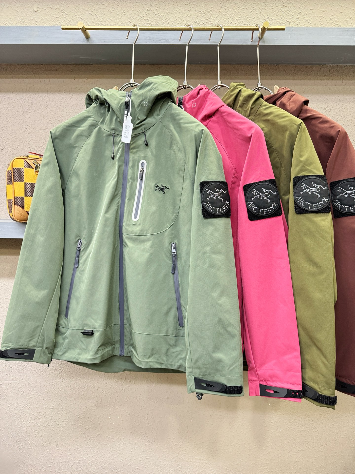 ARC‘TERYX/始祖鸟 2025秋冬新款夹克外套，原单狠货 意大利进口面料时尚夹克外套。欧洲专柜同步