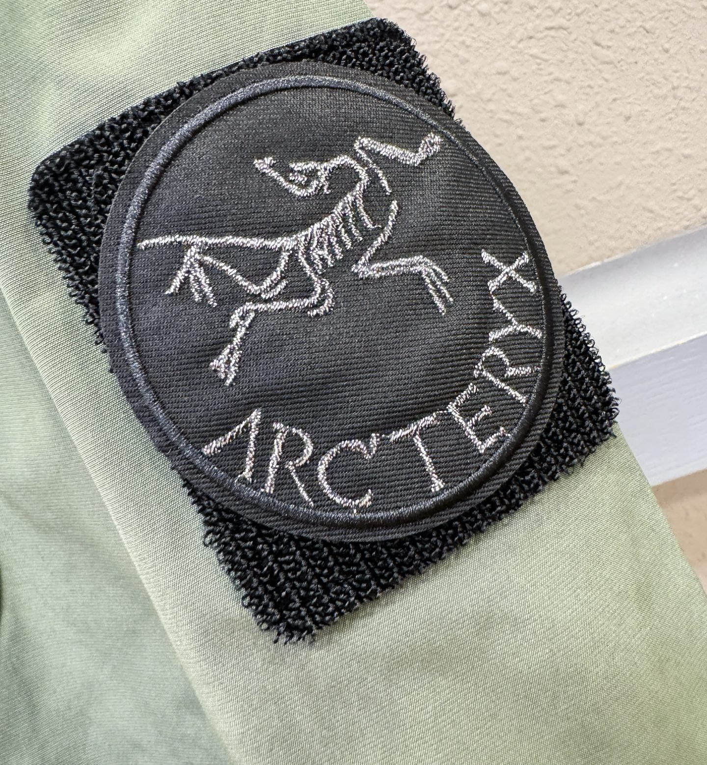 ARC‘TERYX/始祖鸟 2025秋冬新款夹克外套，原单狠货 意大利进口面料时尚夹克外套。欧洲专柜同步