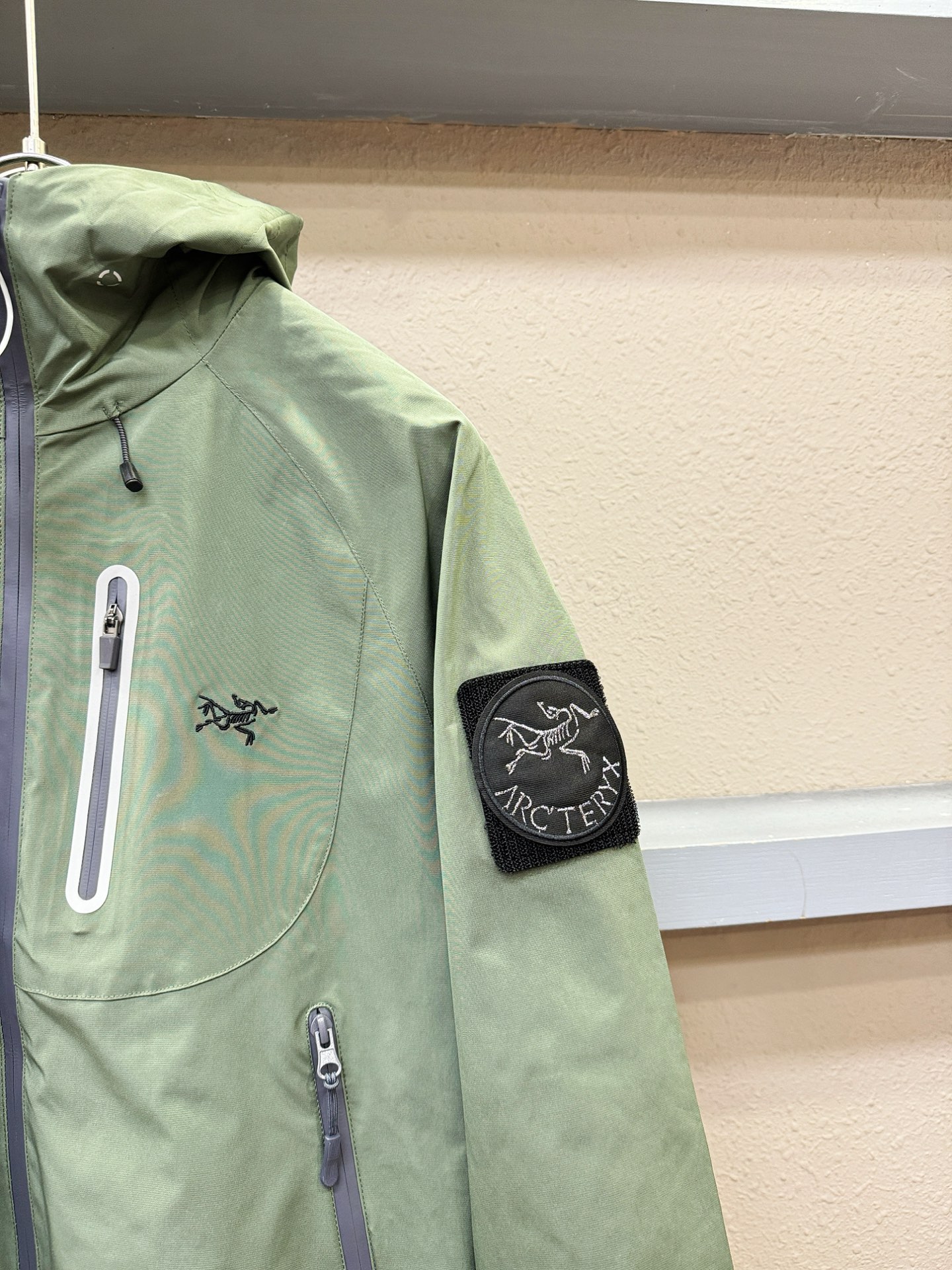 ARC‘TERYX/始祖鸟 2025秋冬新款夹克外套，原单狠货 意大利进口面料时尚夹克外套。欧洲专柜同步