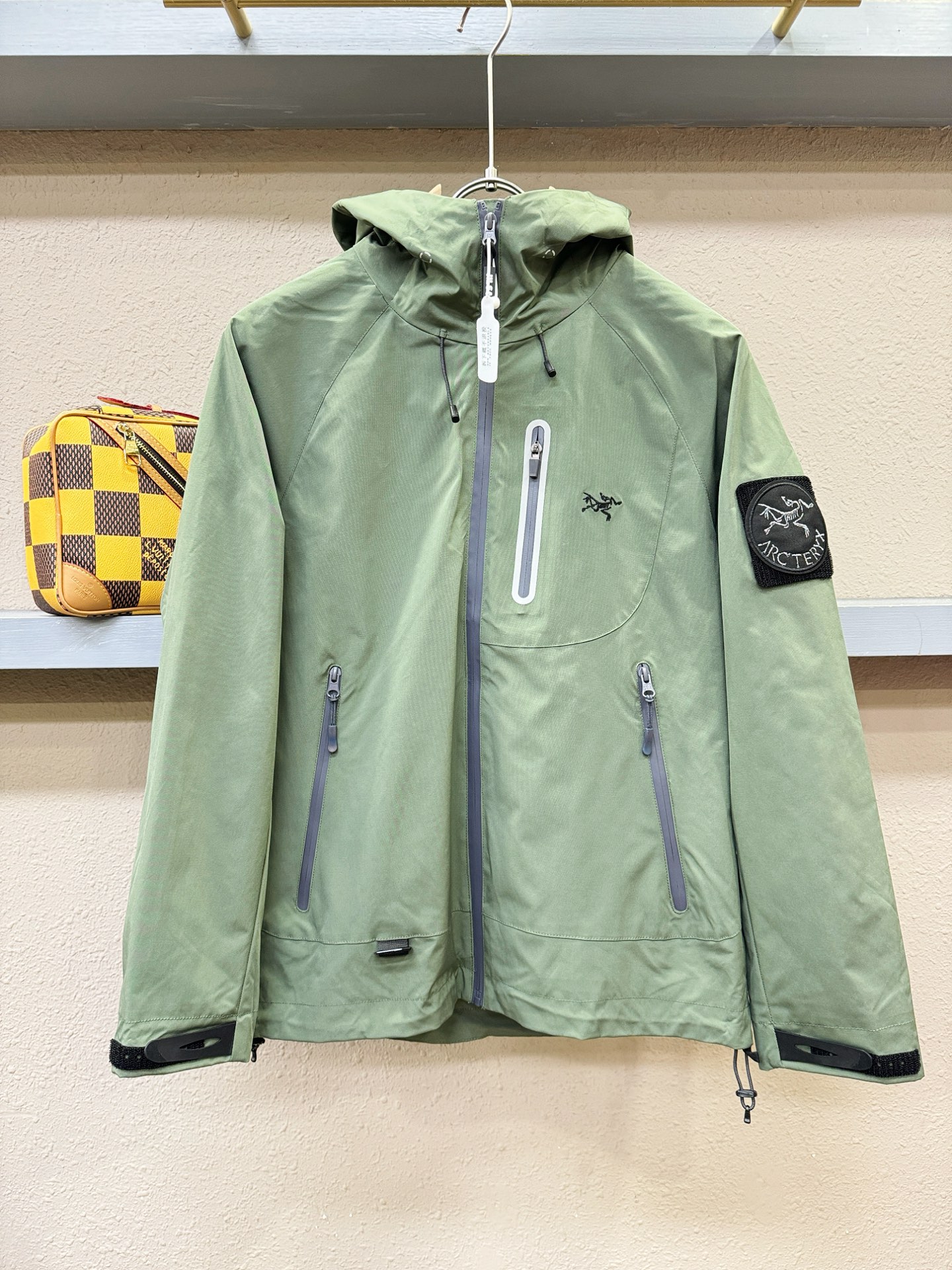 ARC‘TERYX/始祖鸟 2025秋冬新款夹克外套，原单狠货 意大利进口面料时尚夹克外套。欧洲专柜同步