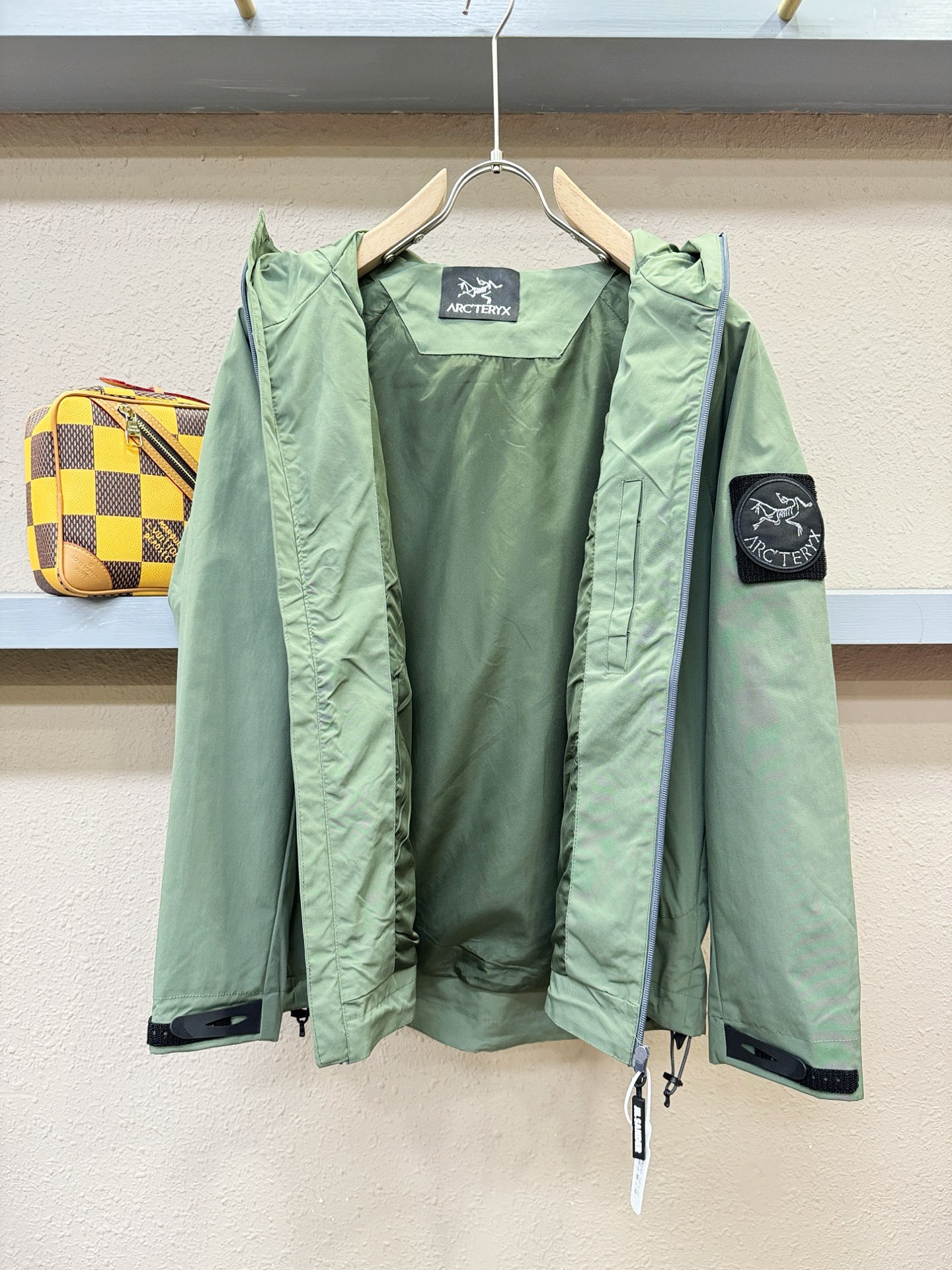 ARC‘TERYX/始祖鸟 2025秋冬新款夹克外套，原单狠货 意大利进口面料时尚夹克外套。欧洲专柜同步