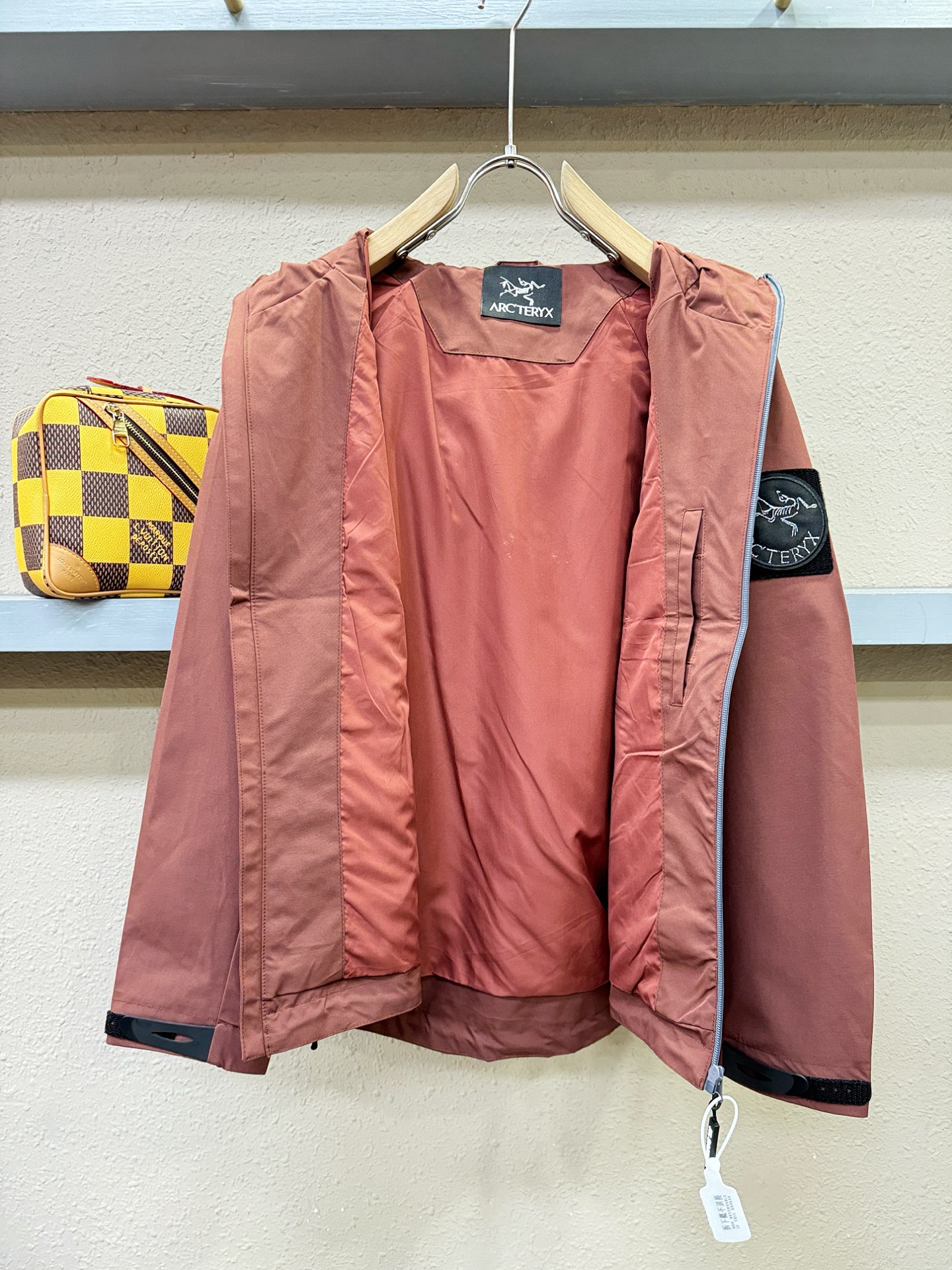 ARC‘TERYX/始祖鸟 2025秋冬新款夹克外套，原单狠货 意大利进口面料时尚夹克外套。欧洲专柜同步