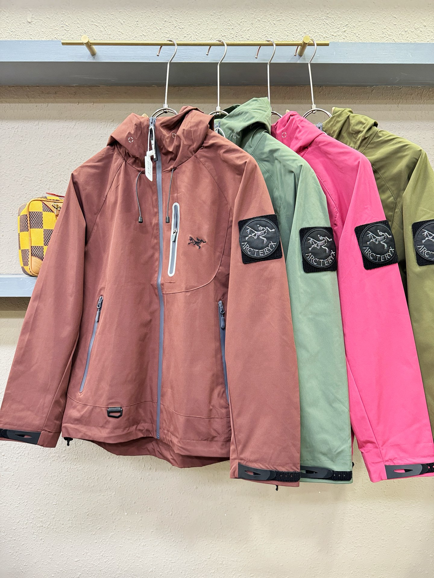 ARC‘TERYX/始祖鸟 2025秋冬新款夹克外套，原单狠货 意大利进口面料时尚夹克外套。欧洲专柜同步