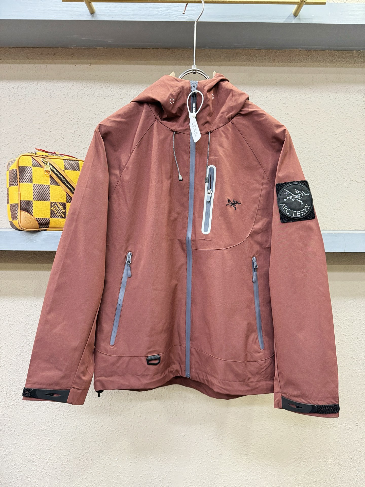 ARC‘TERYX/始祖鸟 2025秋冬新款夹克外套，原单狠货 意大利进口面料时尚夹克外套。欧洲专柜同步