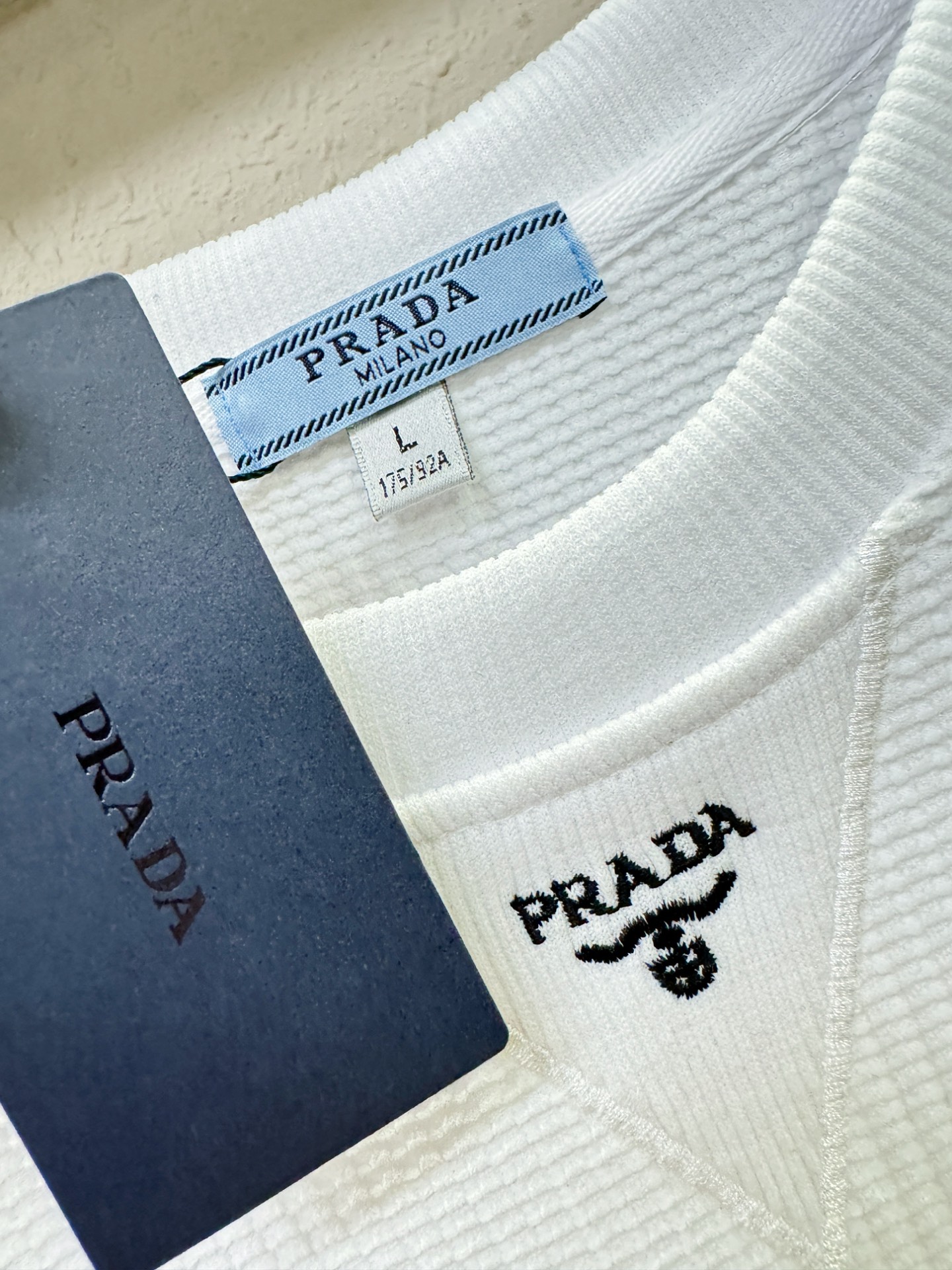 PRADA 普拉达 2025ss秋冬新品 长袖卫衣，经典Logo设计，百搭款 官网同步发售 定制面料，柔