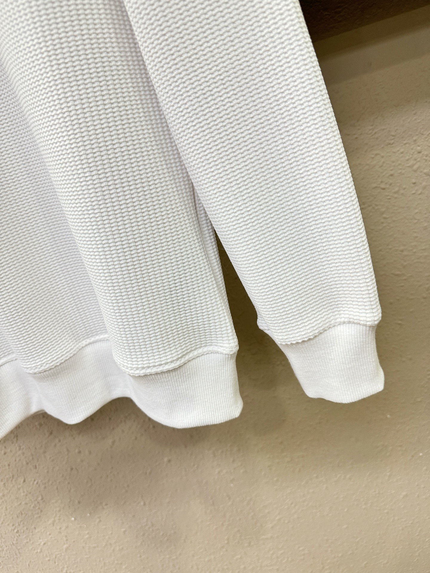 PRADA 普拉达 2025ss秋冬新品 长袖卫衣，经典Logo设计，百搭款 官网同步发售 定制面料，柔