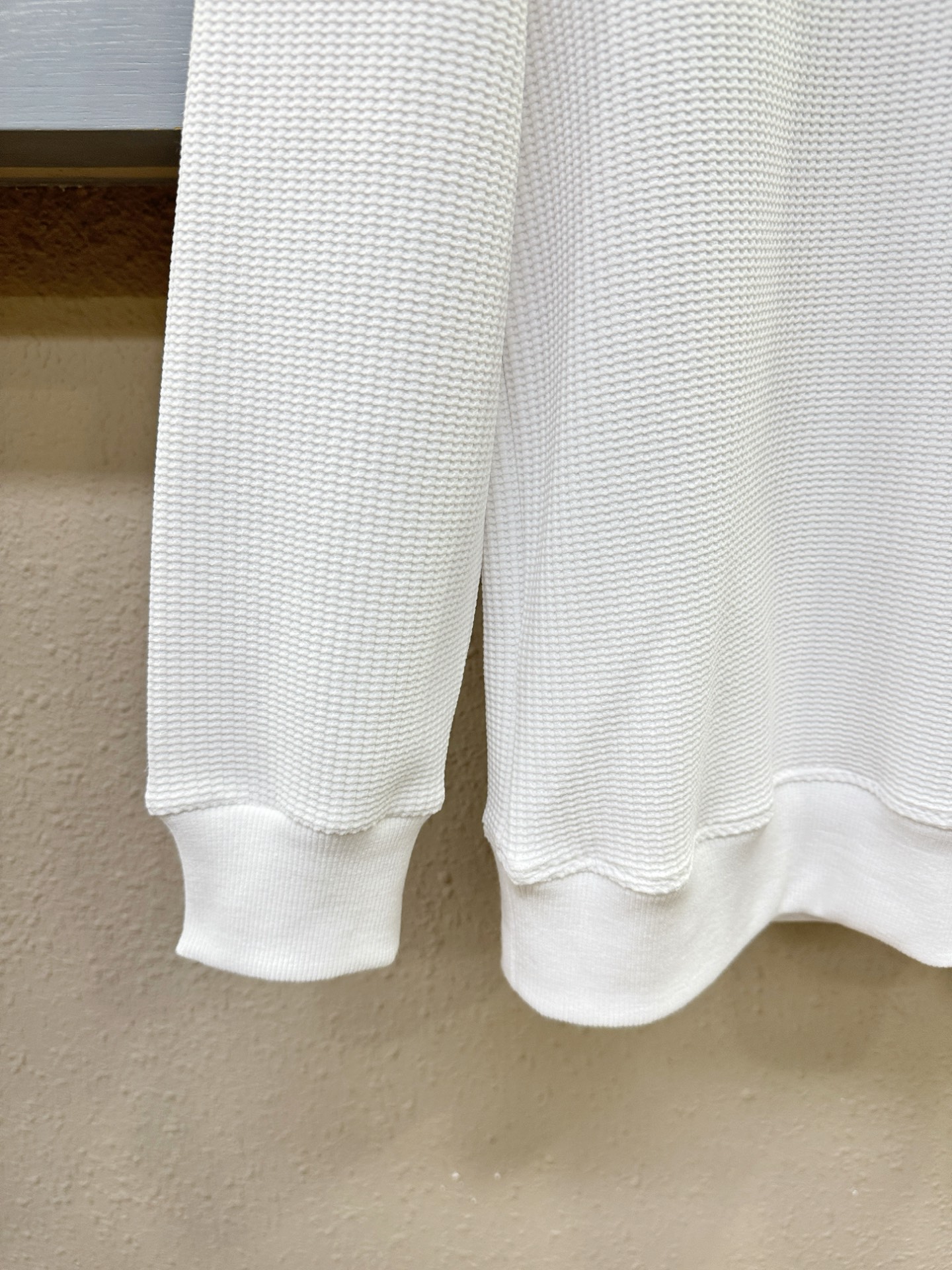 PRADA 普拉达 2025ss秋冬新品 长袖卫衣，经典Logo设计，百搭款 官网同步发售 定制面料，柔