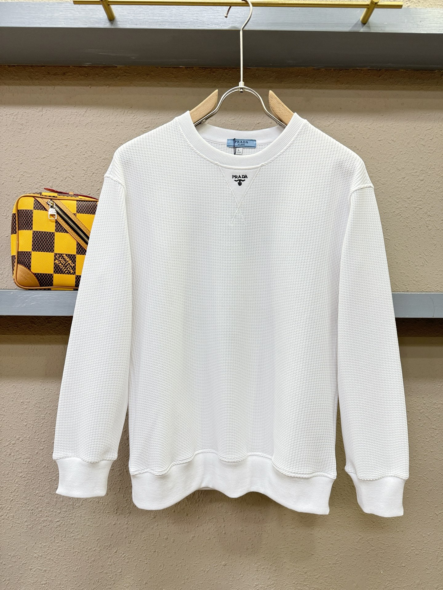 PRADA 普拉达 2025ss秋冬新品 长袖卫衣，经典Logo设计，百搭款 官网同步发售 定制面料，柔