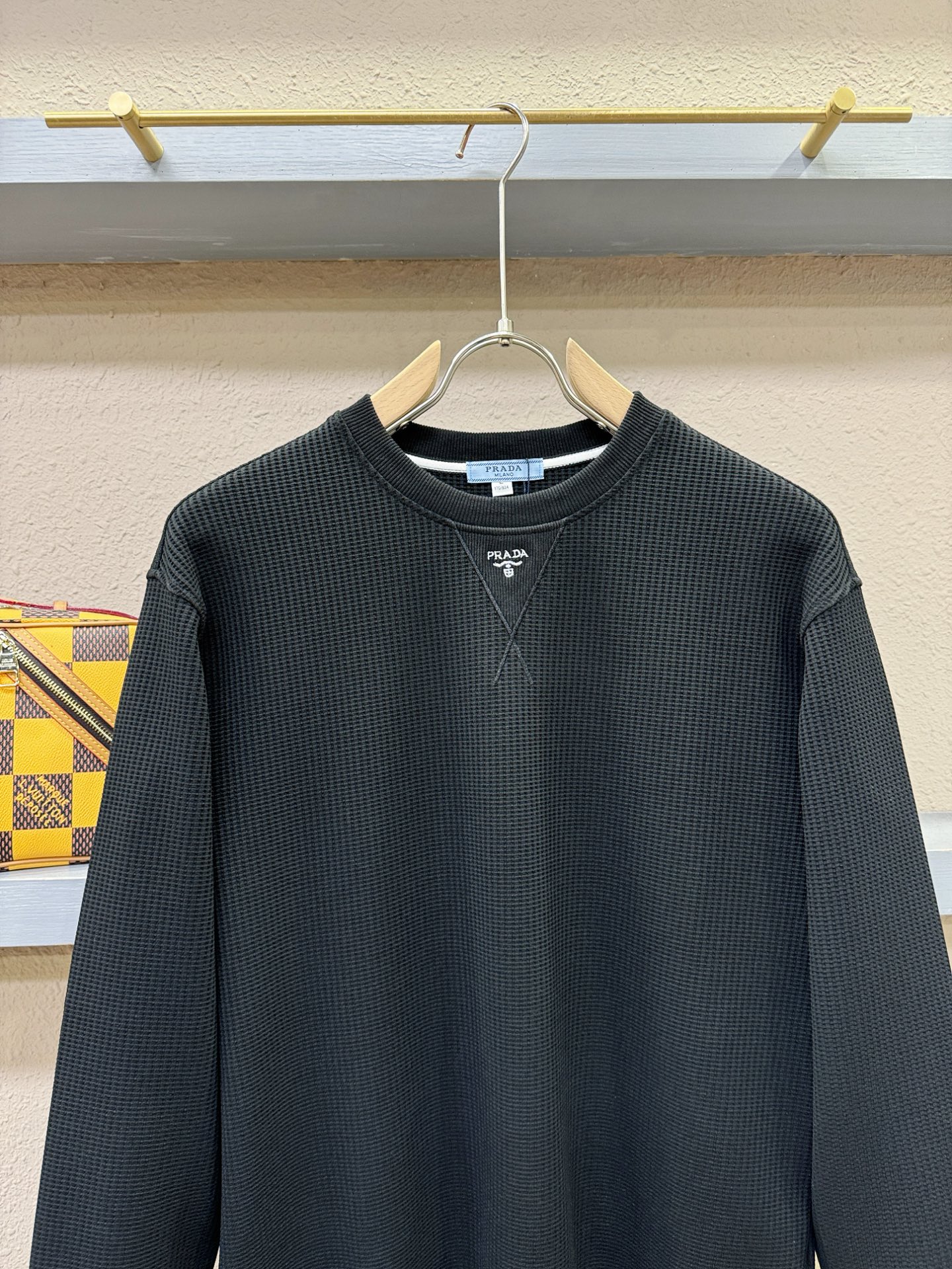 PRADA 普拉达 2025ss秋冬新品 长袖卫衣，经典Logo设计，百搭款 官网同步发售 定制面料，柔