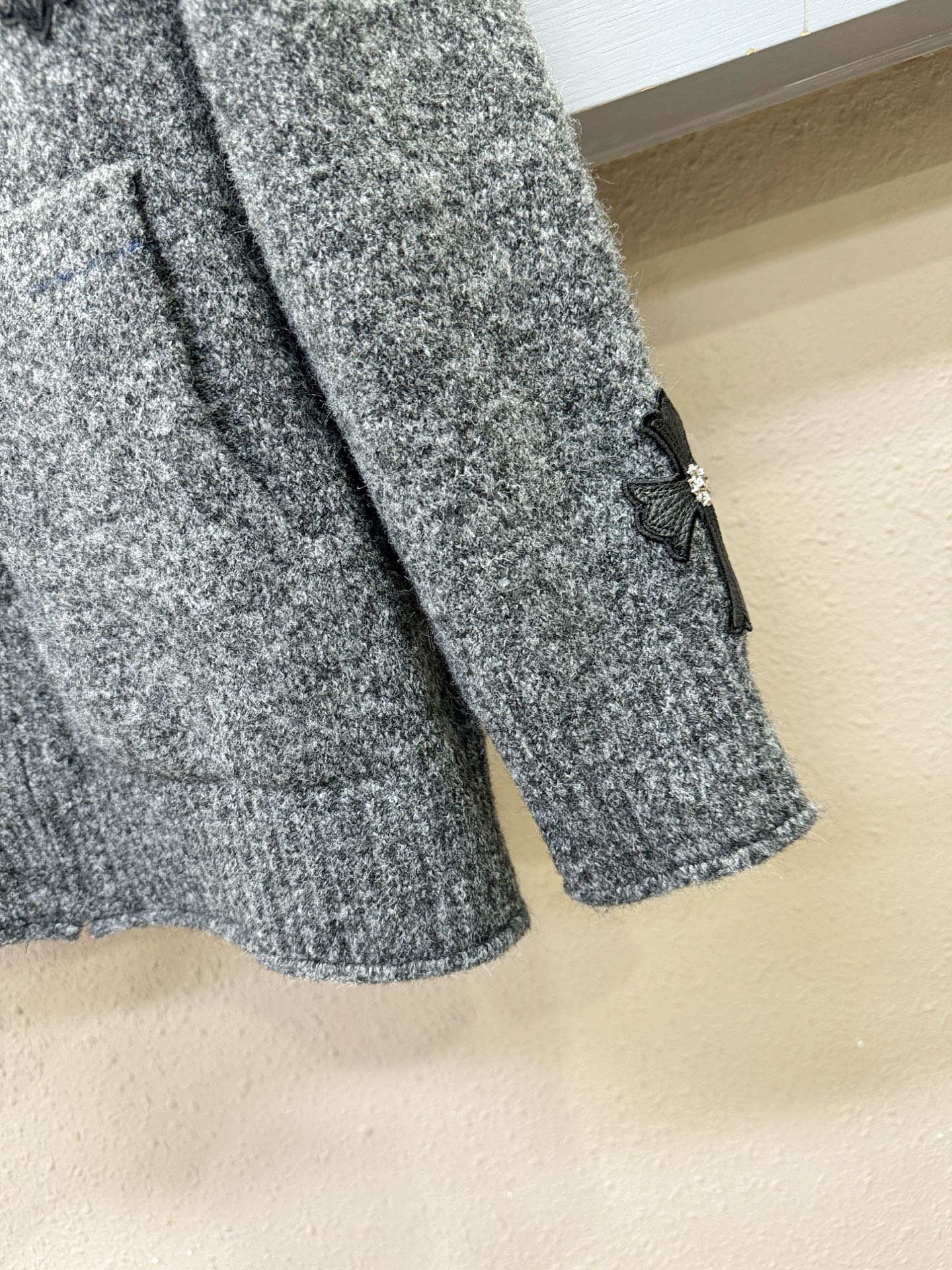 CHROME HEARTS 克罗心 2025秋冬新款毛衣开衫，手感柔软。 logo图案设计，贸易公司渠道