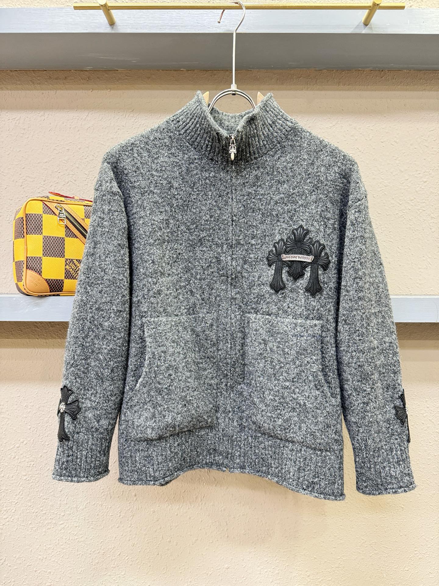 CHROME HEARTS 克罗心 2025秋冬新款毛衣开衫，手感柔软。 logo图案设计，贸易公司渠道