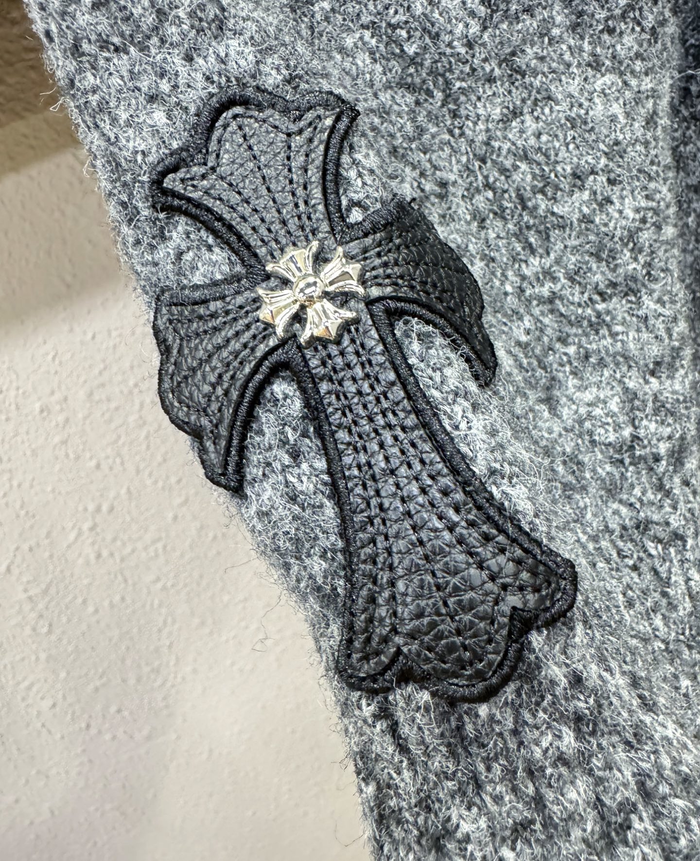 CHROME HEARTS 克罗心 2025秋冬新款毛衣开衫，手感柔软。 logo图案设计，贸易公司渠道