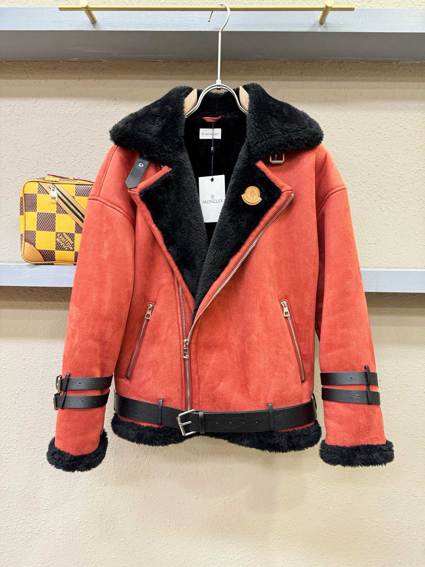 Moncler蒙口 新品皮毛一体，原生态人造皮面料；100%进口皮毛一体！采用进口人造皮！皮料品质相当高