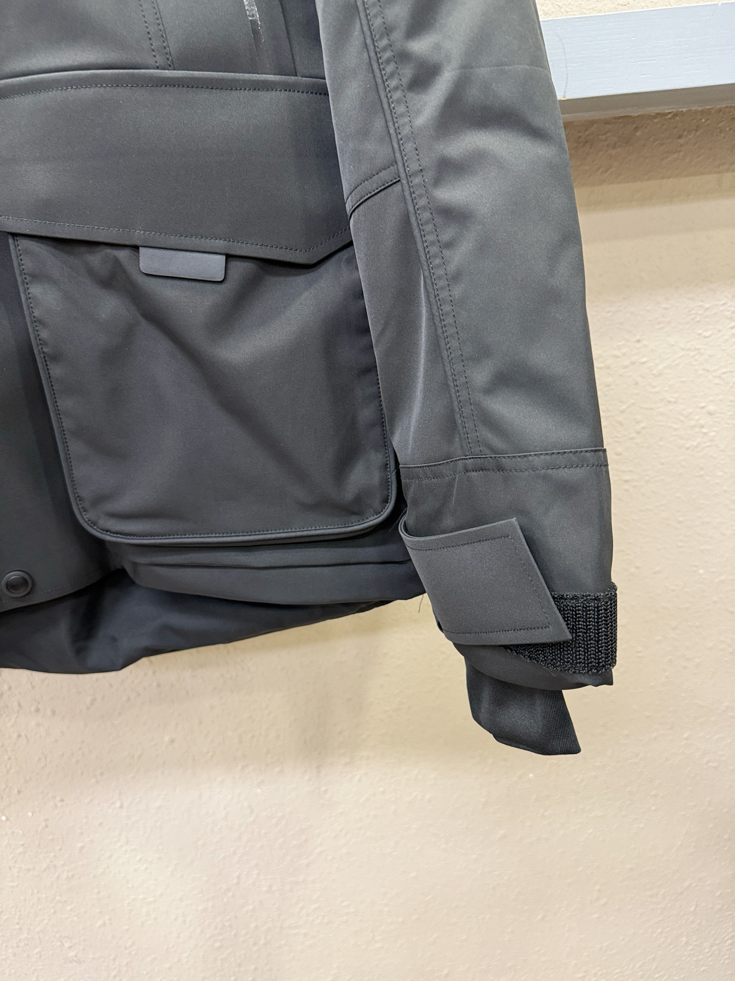 ARC‘TERYX/始祖鸟 2025新款羽绒服，秀场新品，品相非常完美，专柜高科技防水面料，内里90%白