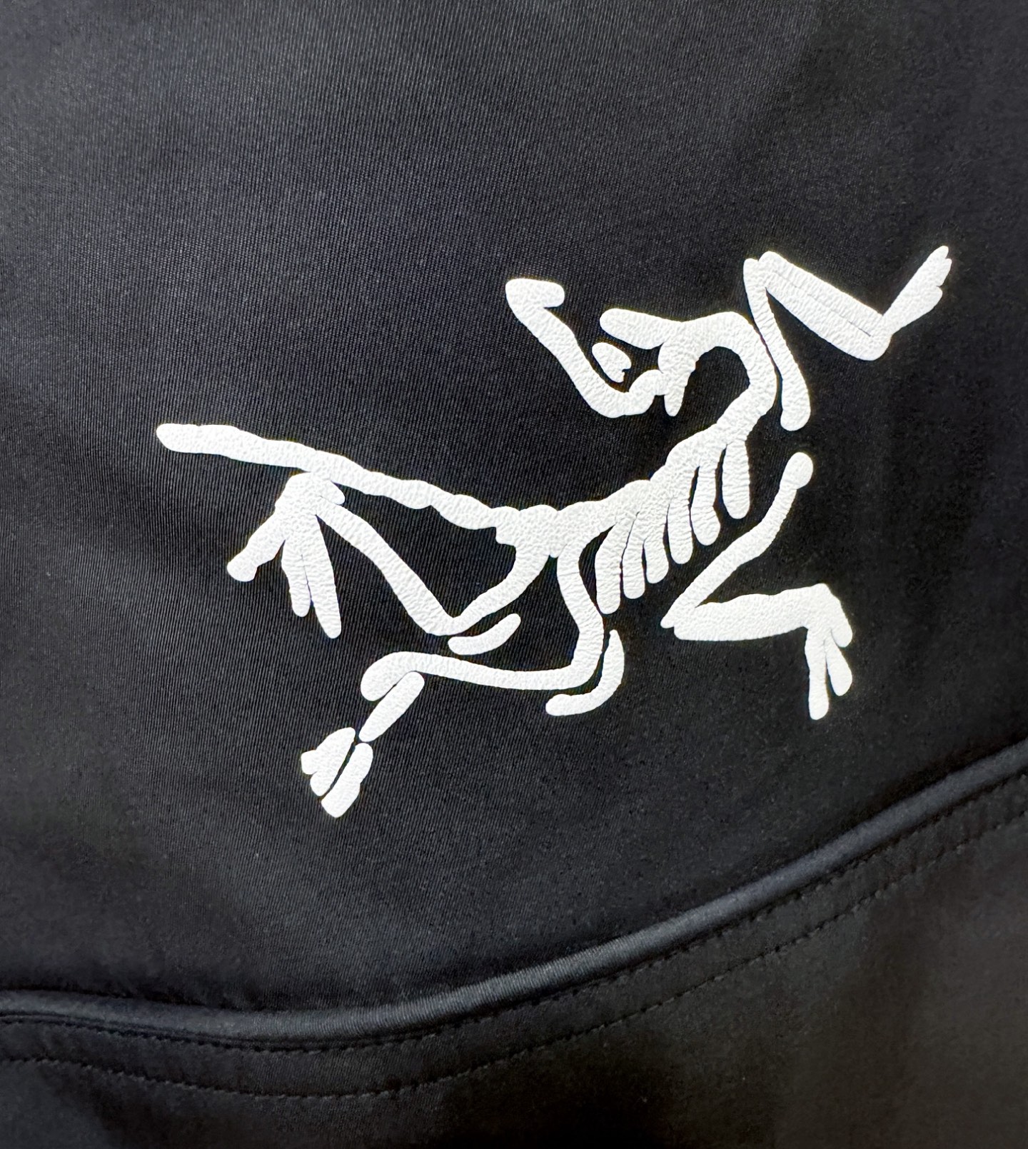 ARC‘TERYX/始祖鸟 2025新款羽绒服，秀场新品，品相非常完美，专柜高科技防水面料，内里90%白