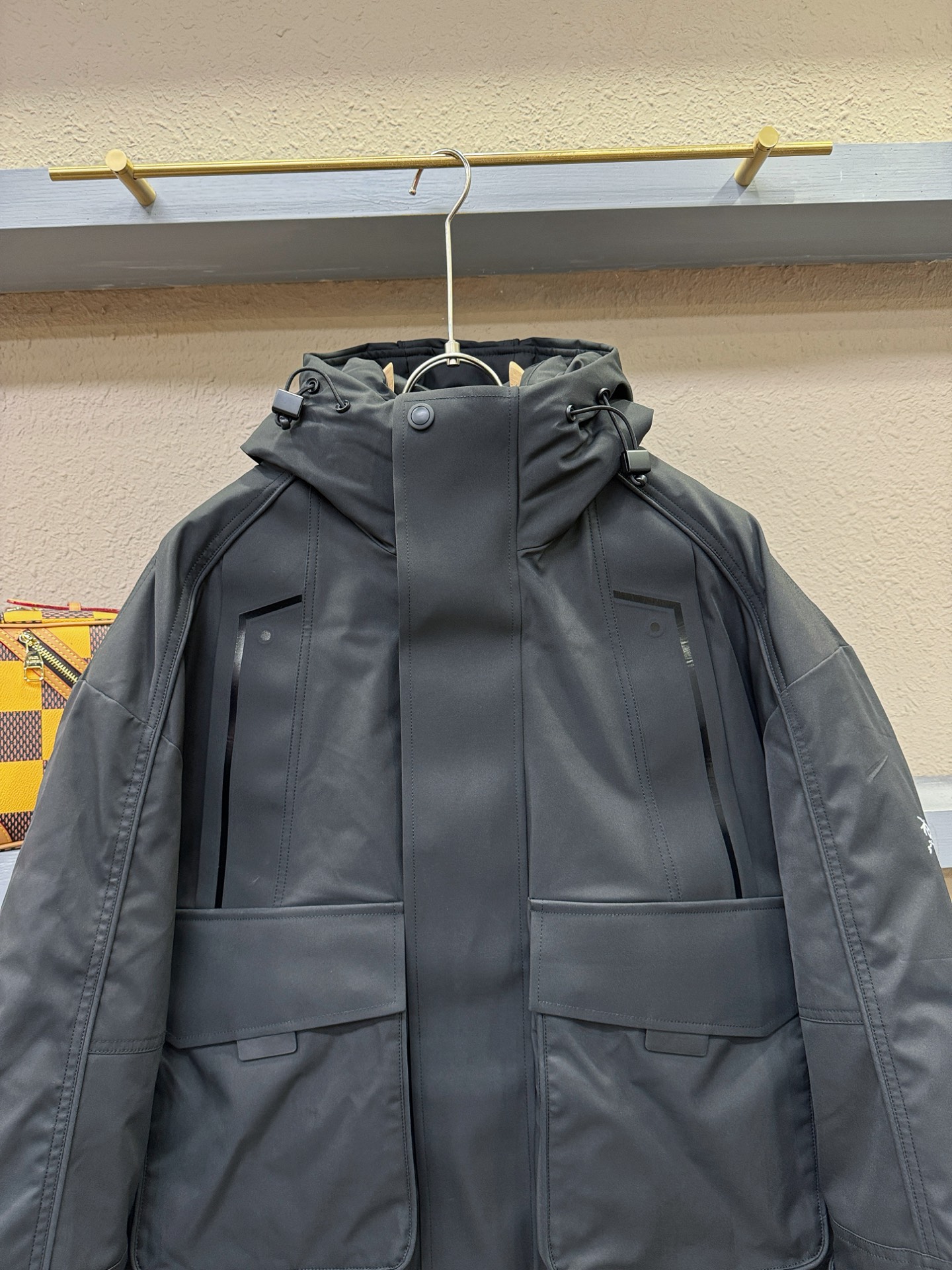 ARC‘TERYX/始祖鸟 2025新款羽绒服，秀场新品，品相非常完美，专柜高科技防水面料，内里90%白