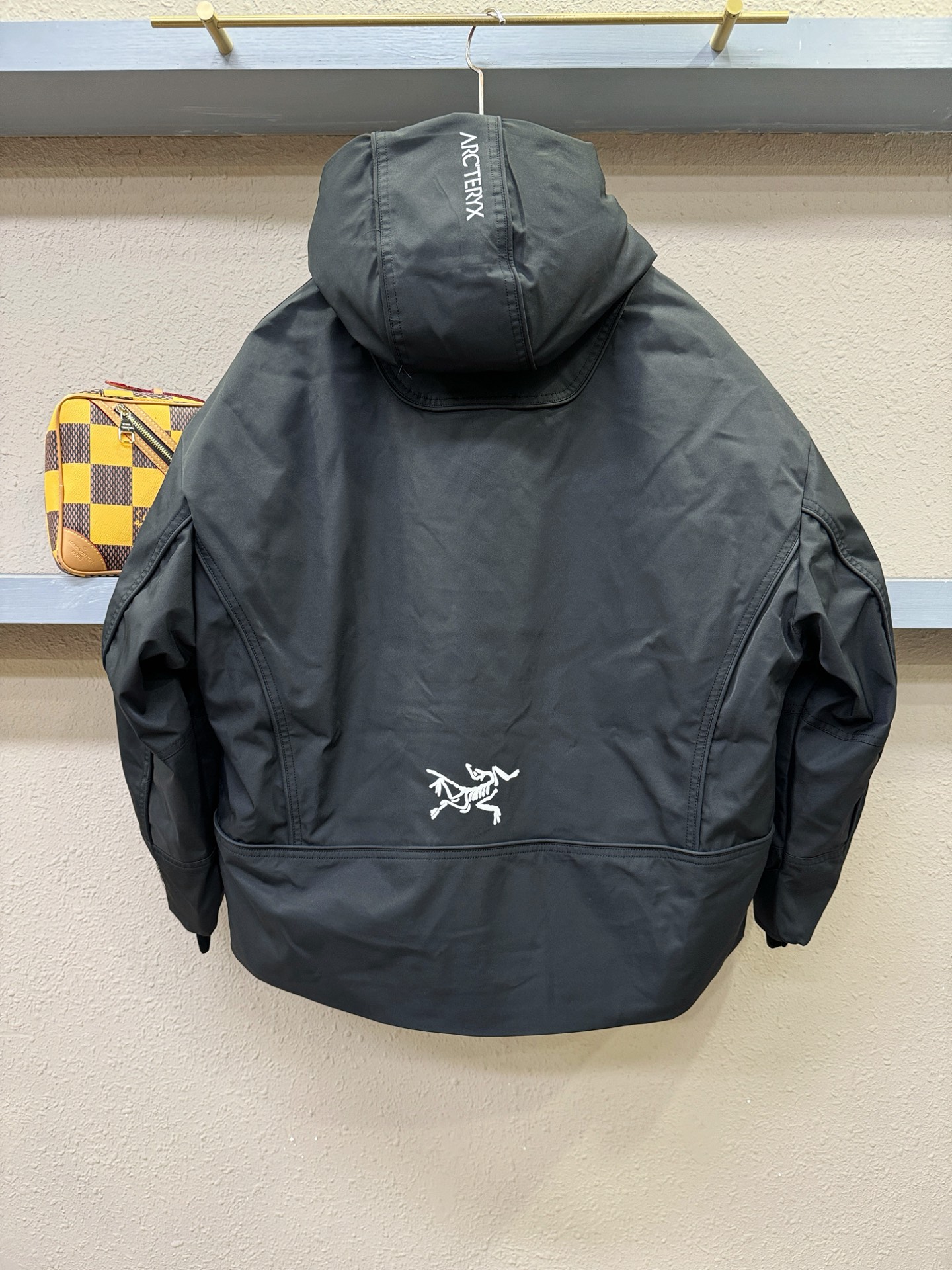 ARC‘TERYX/始祖鸟 2025新款羽绒服，秀场新品，品相非常完美，专柜高科技防水面料，内里90%白