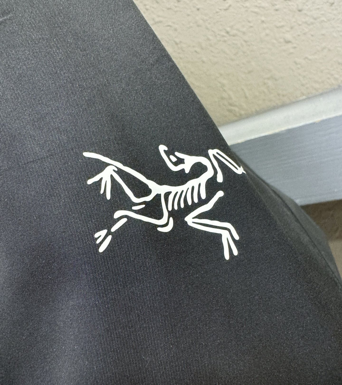 ARC‘TERYX/始祖鸟 2025新款羽绒服，秀场新品，品相非常完美，专柜高科技防水面料，内里90%白