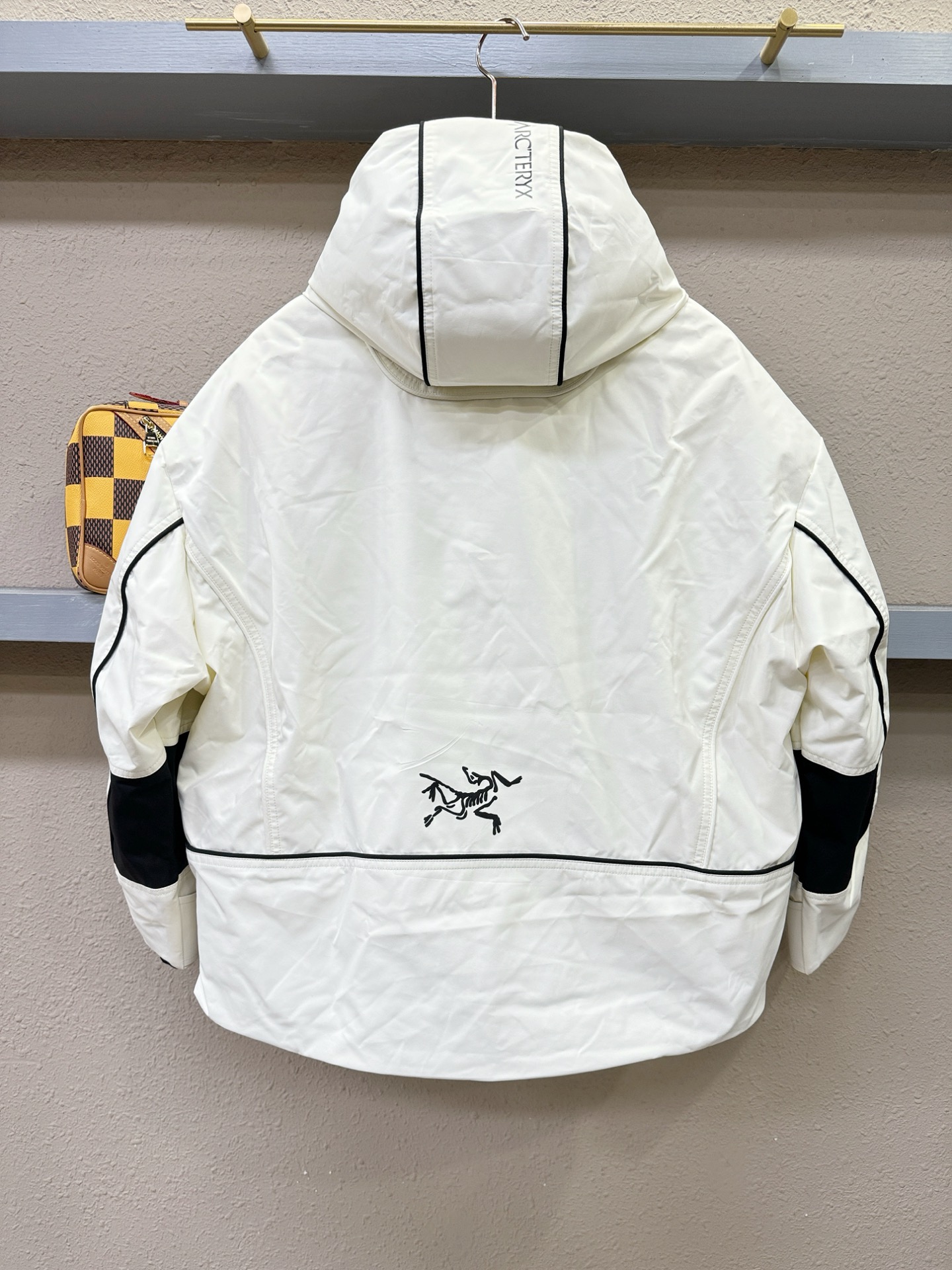 ARC‘TERYX/始祖鸟 2025新款羽绒服，秀场新品，品相非常完美，专柜高科技防水面料，内里90%白