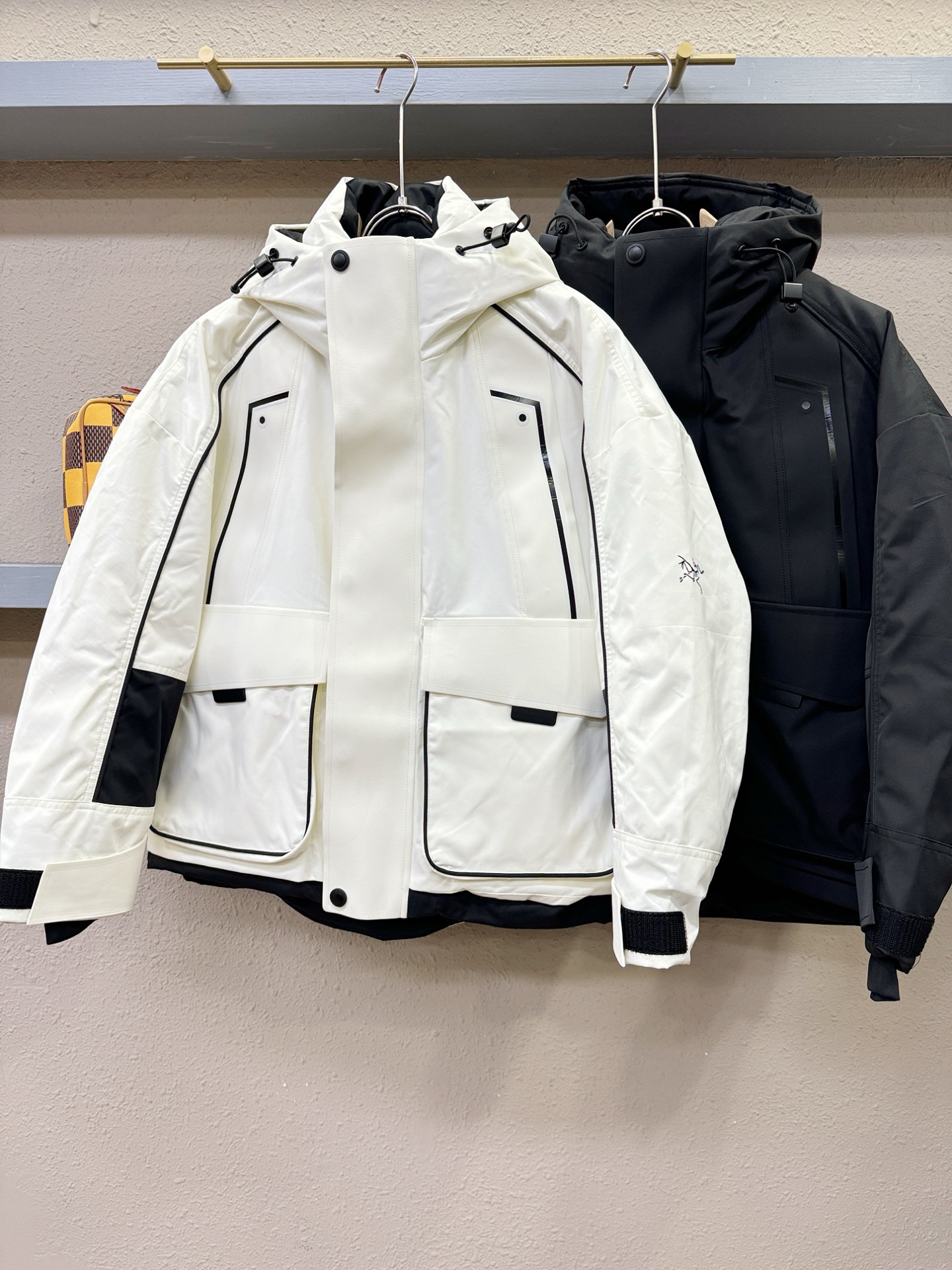 ARC‘TERYX/始祖鸟 2025新款羽绒服，秀场新品，品相非常完美，专柜高科技防水面料，内里90%白