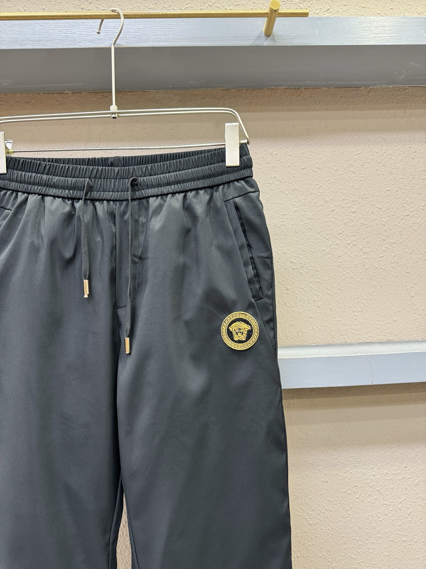 Versace 范思哲 2025秋冬新款防寒机能羽绒裤，经典羽绒长裤，防风防雨雪，内里大朵绒填充，舒适保