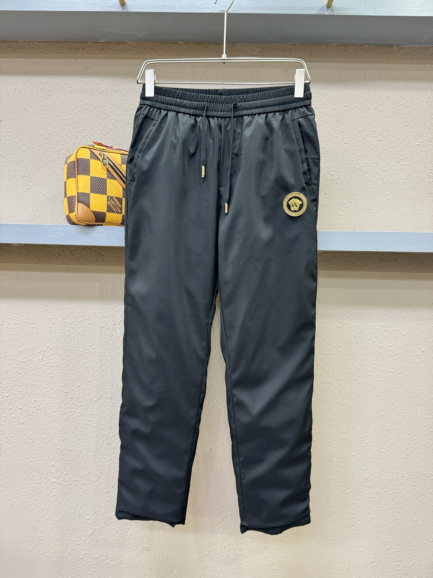 Versace 范思哲 2025秋冬新款防寒机能羽绒裤，经典羽绒长裤，防风防雨雪，内里大朵绒填充，舒适保