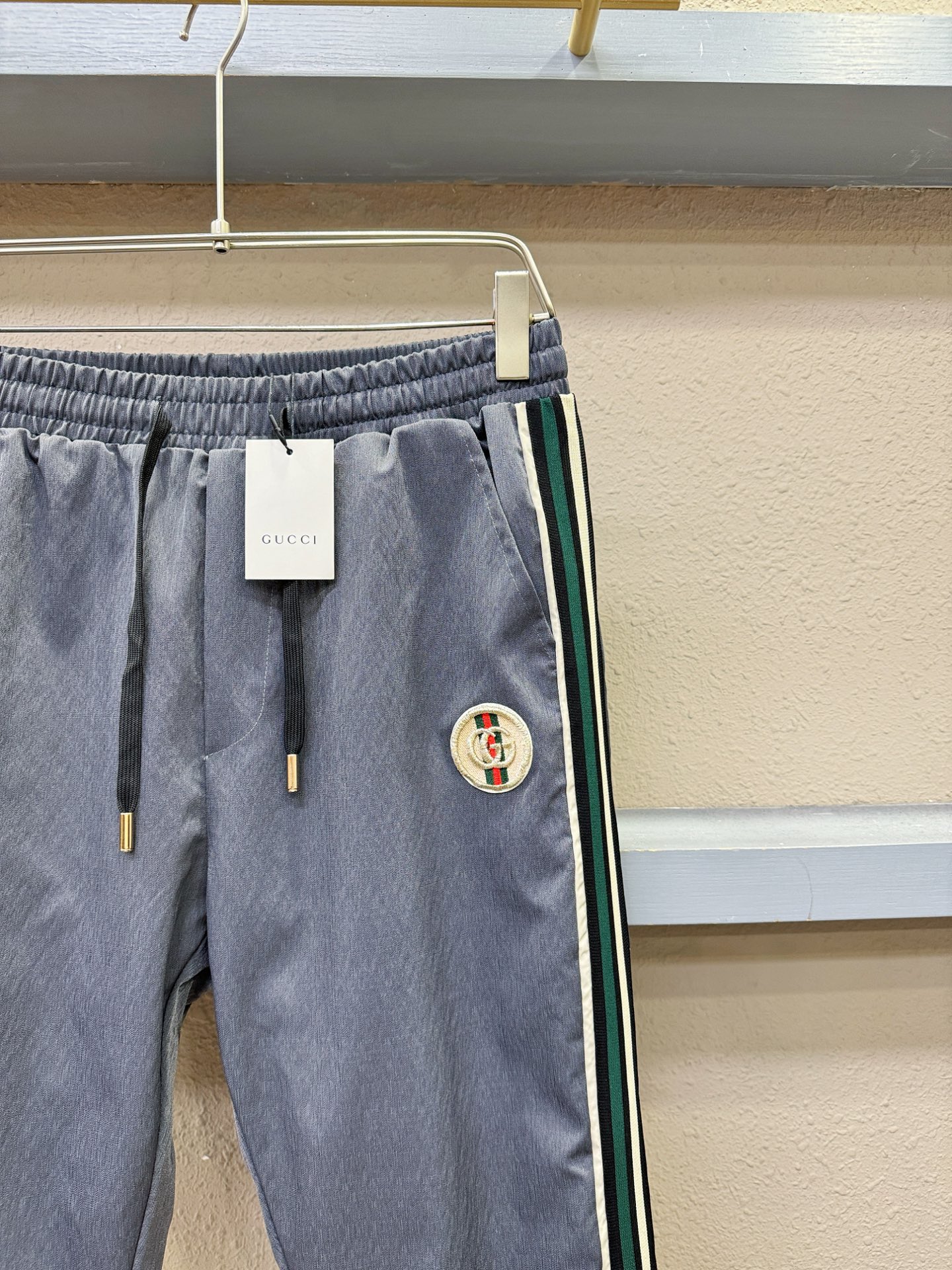 Gucci古奇2025秋冬新款防寒机能羽绒裤，经典羽绒长裤，防风防雨雪，内里大朵绒填充，舒适保暖。运动时