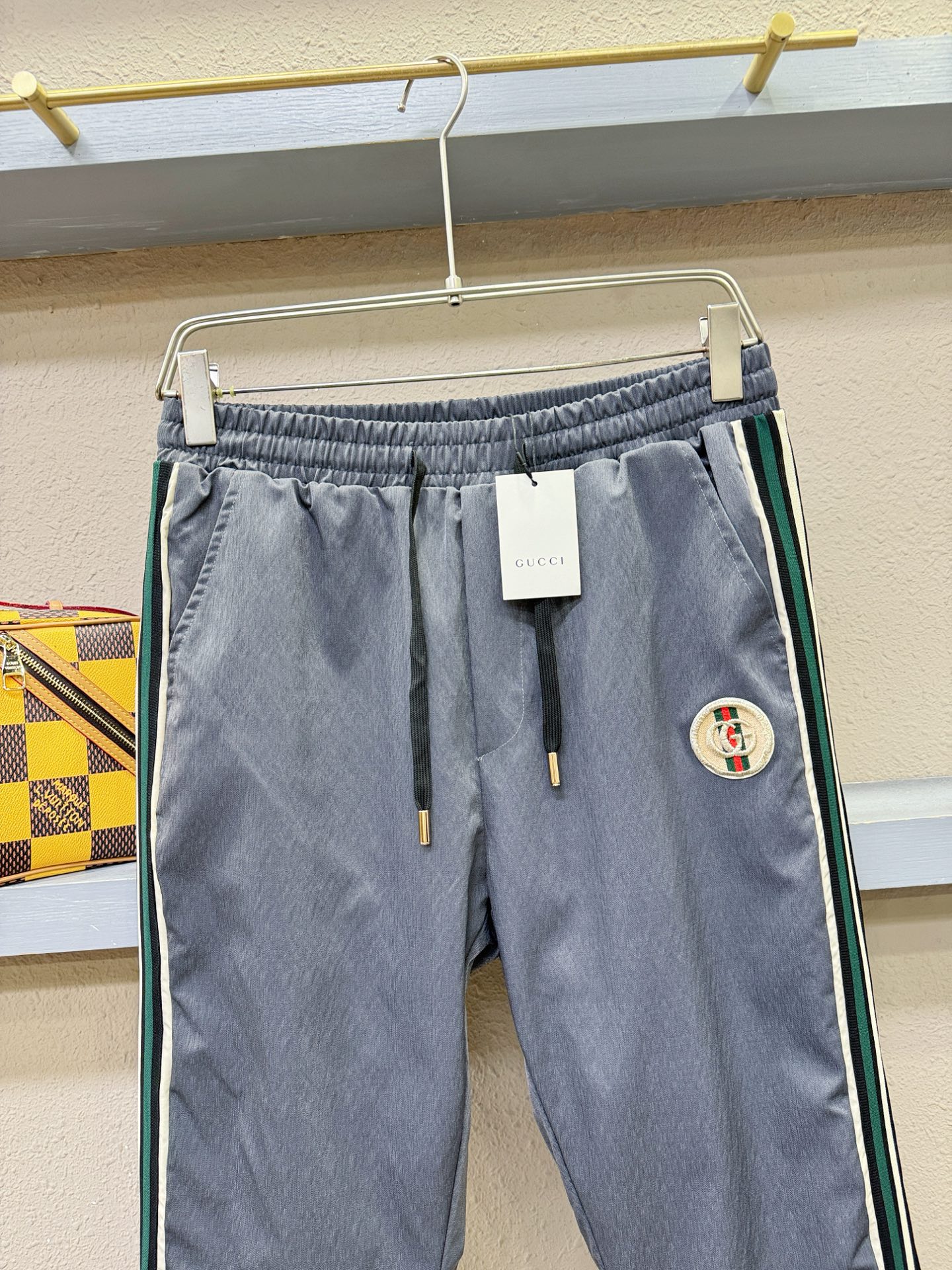 Gucci古奇2025秋冬新款防寒机能羽绒裤，经典羽绒长裤，防风防雨雪，内里大朵绒填充，舒适保暖。运动时