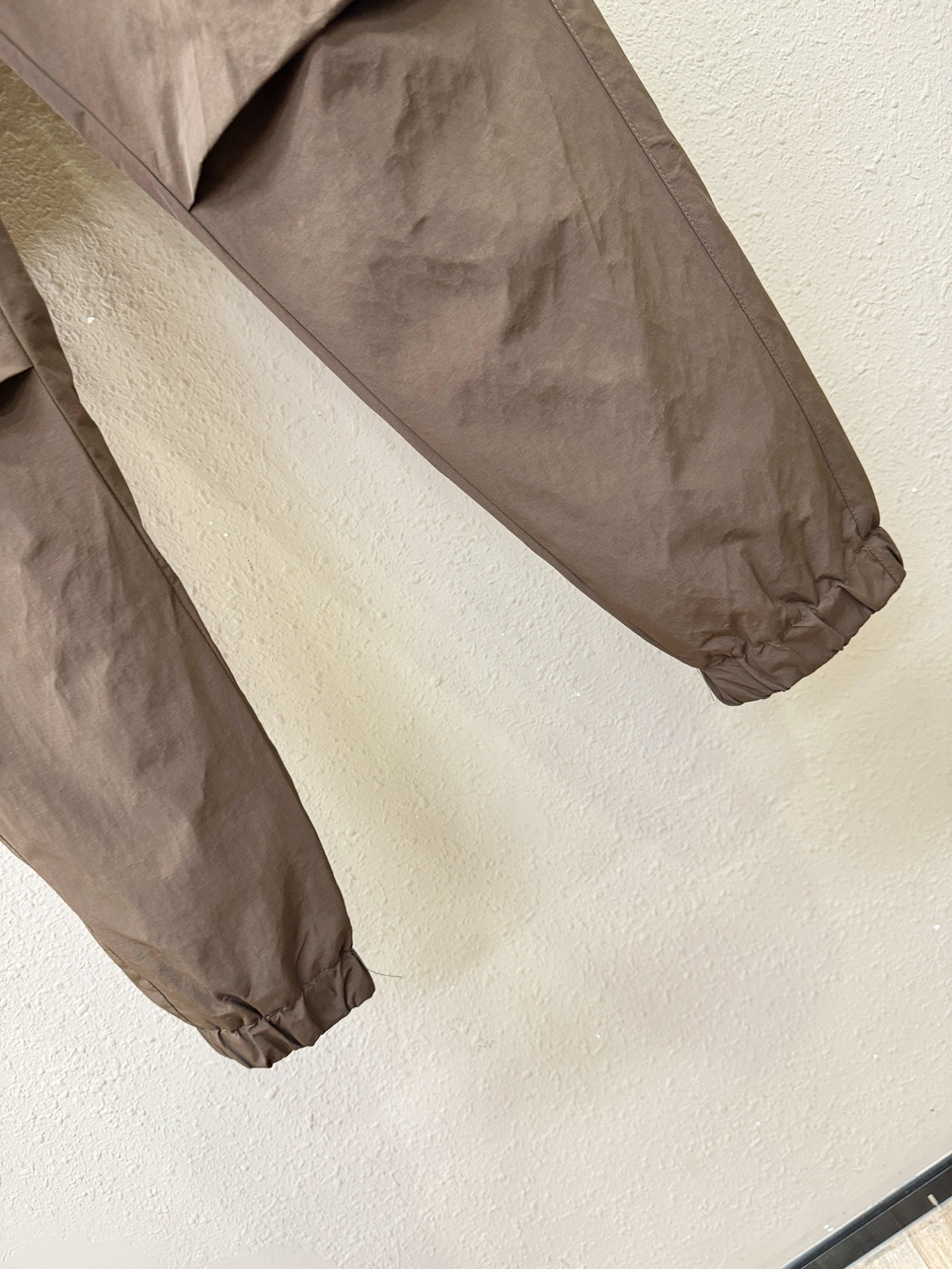 Balenciaga巴黎世家 2025秋冬新款防寒机能羽绒裤，经典羽绒长裤，防风防雨雪，内里大朵绒填充，