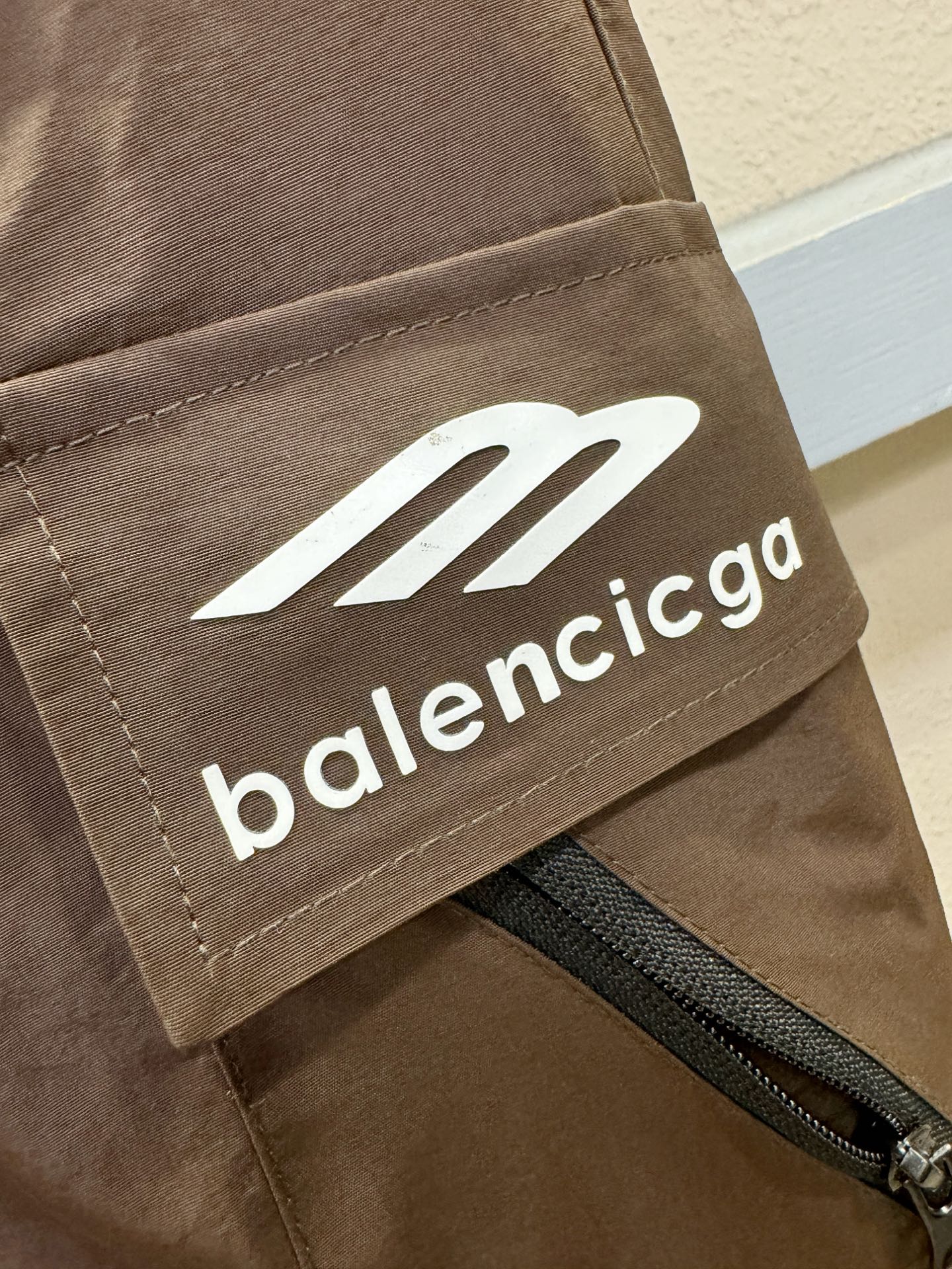 Balenciaga巴黎世家 2025秋冬新款防寒机能羽绒裤，经典羽绒长裤，防风防雨雪，内里大朵绒填充，