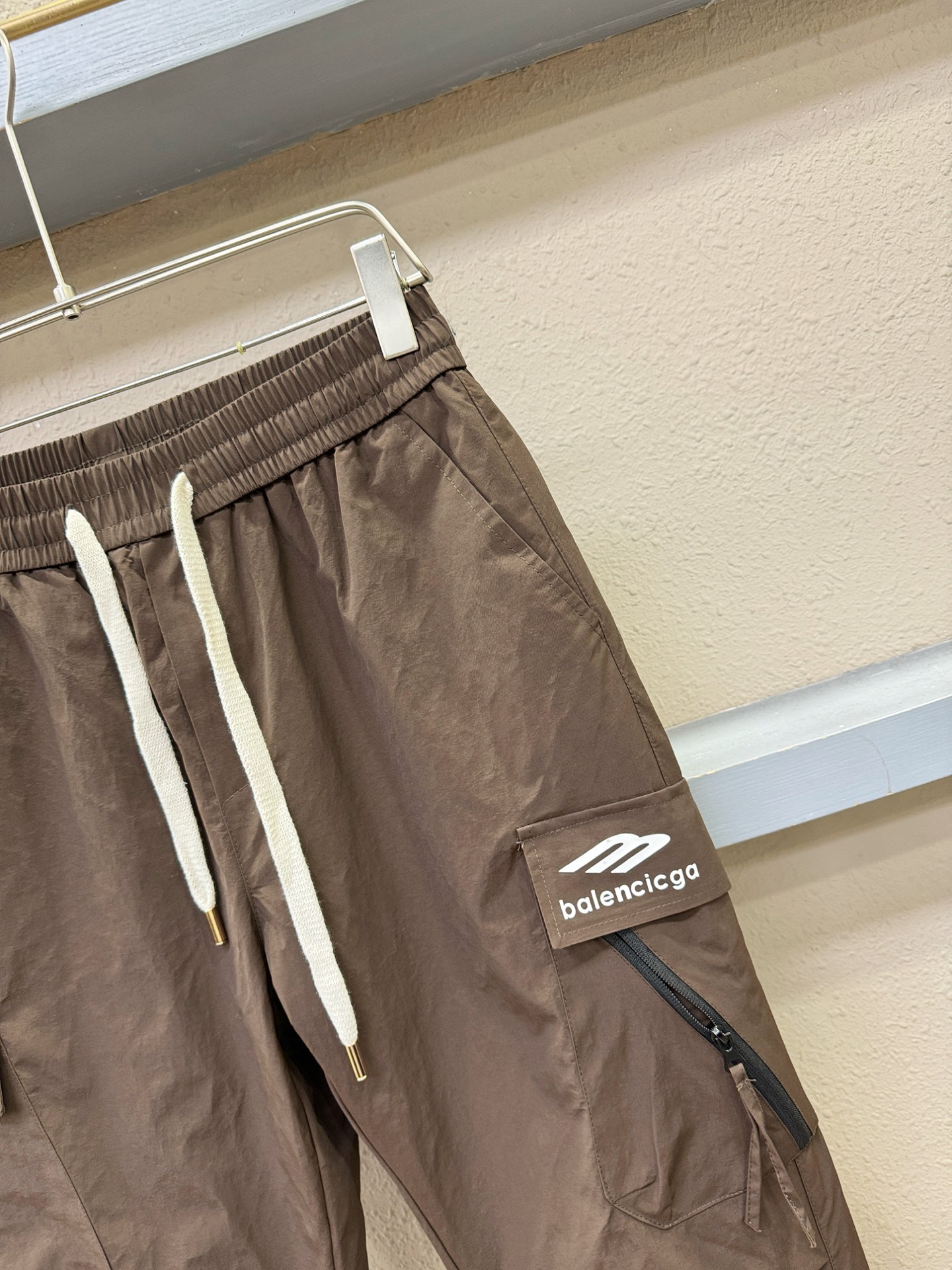 Balenciaga巴黎世家 2025秋冬新款防寒机能羽绒裤，经典羽绒长裤，防风防雨雪，内里大朵绒填充，