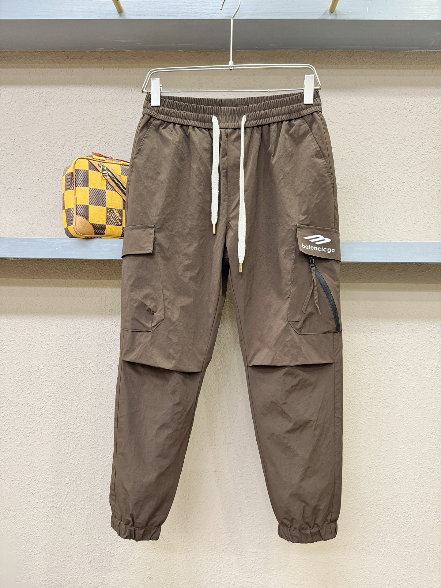 Balenciaga巴黎世家 2025秋冬新款防寒机能羽绒裤，经典羽绒长裤，防风防雨雪，内里大朵绒填充，