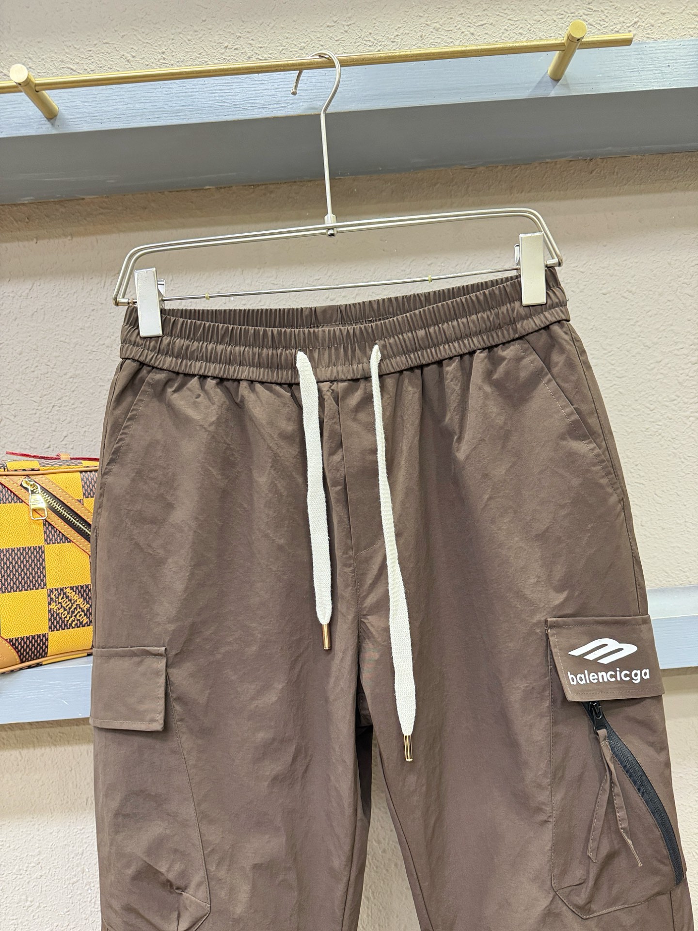 Balenciaga巴黎世家 2025秋冬新款防寒机能羽绒裤，经典羽绒长裤，防风防雨雪，内里大朵绒填充，