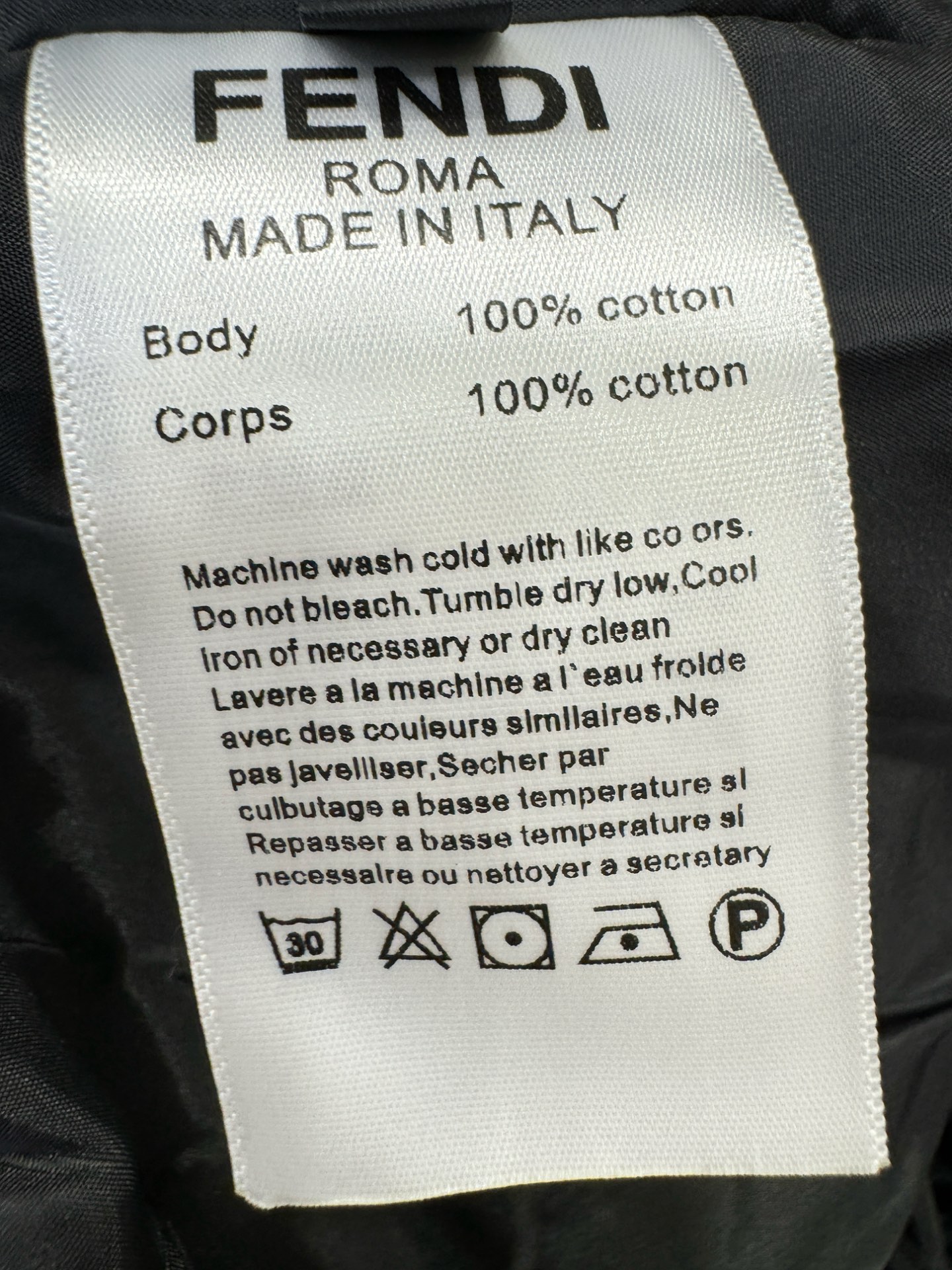 FENDI芬迪 2025秋冬新款防寒机能羽绒裤，经典羽绒长裤，防风防雨雪，内里大朵绒填充，舒适保暖。运动