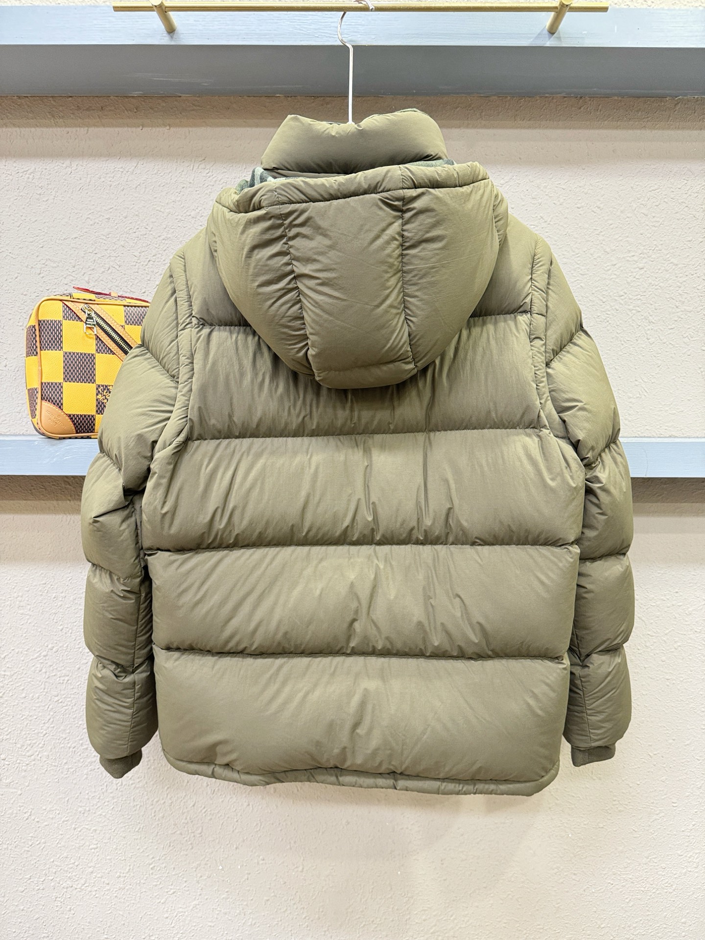 鹅绒高版本BURBERRY巴宝莉 2025新款羽绒服，一衣两穿，袖子可拆卸，可当马甲可当外套。秀场新品，