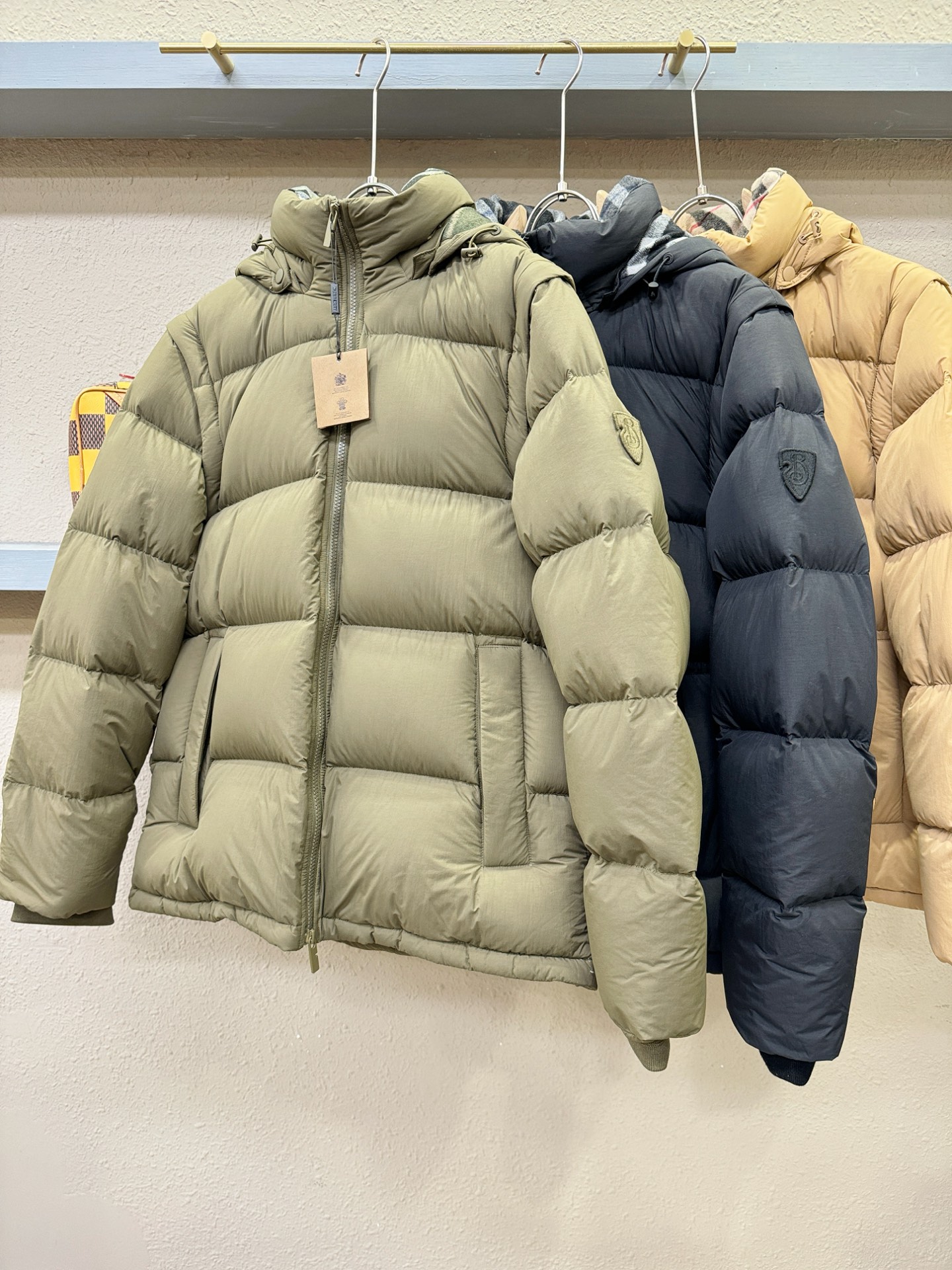 鹅绒高版本BURBERRY巴宝莉 2025新款羽绒服，一衣两穿，袖子可拆卸，可当马甲可当外套。秀场新品，