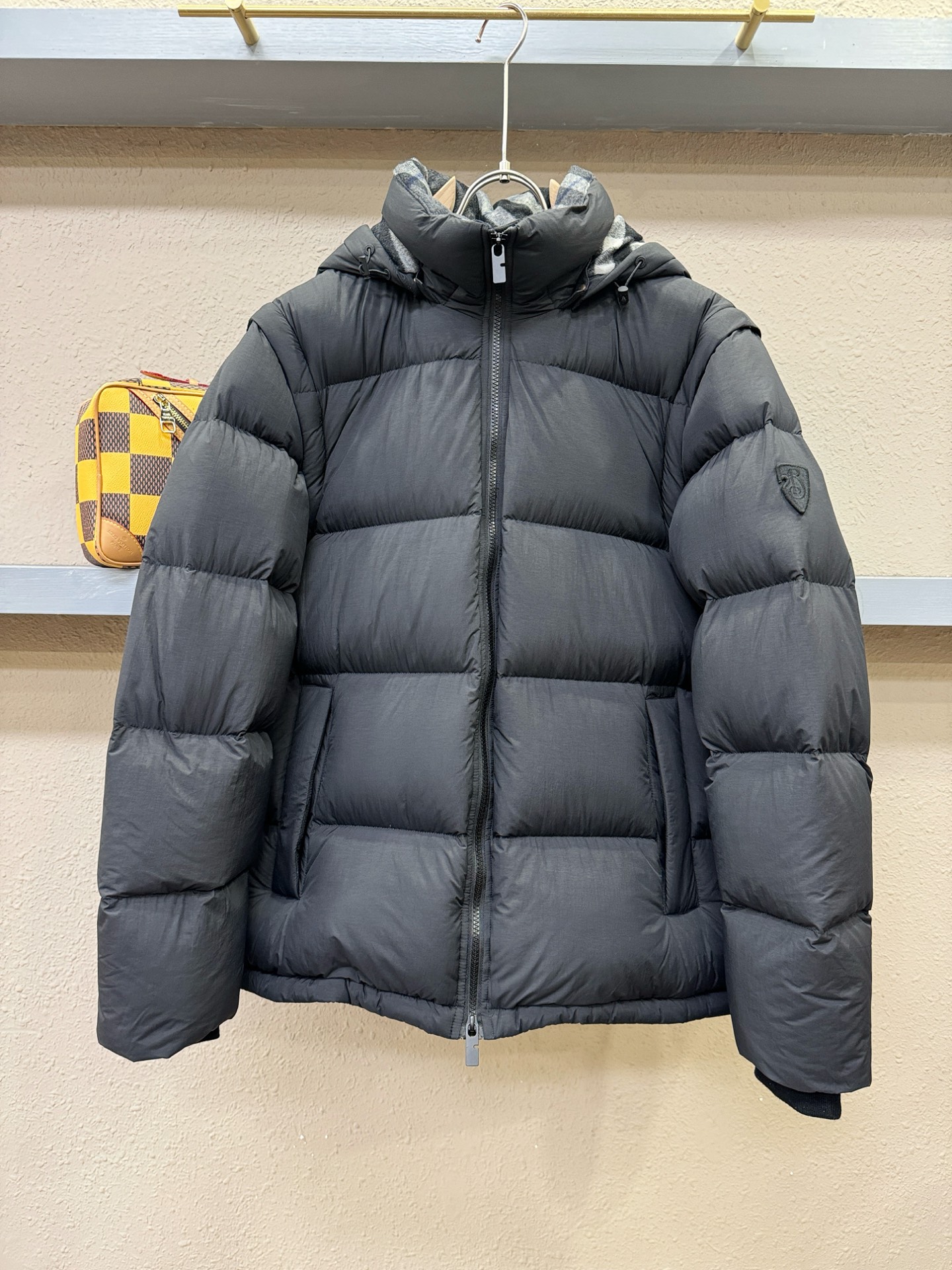 鹅绒高版本BURBERRY巴宝莉 2025新款羽绒服，一衣两穿，袖子可拆卸，可当马甲可当外套。秀场新品，