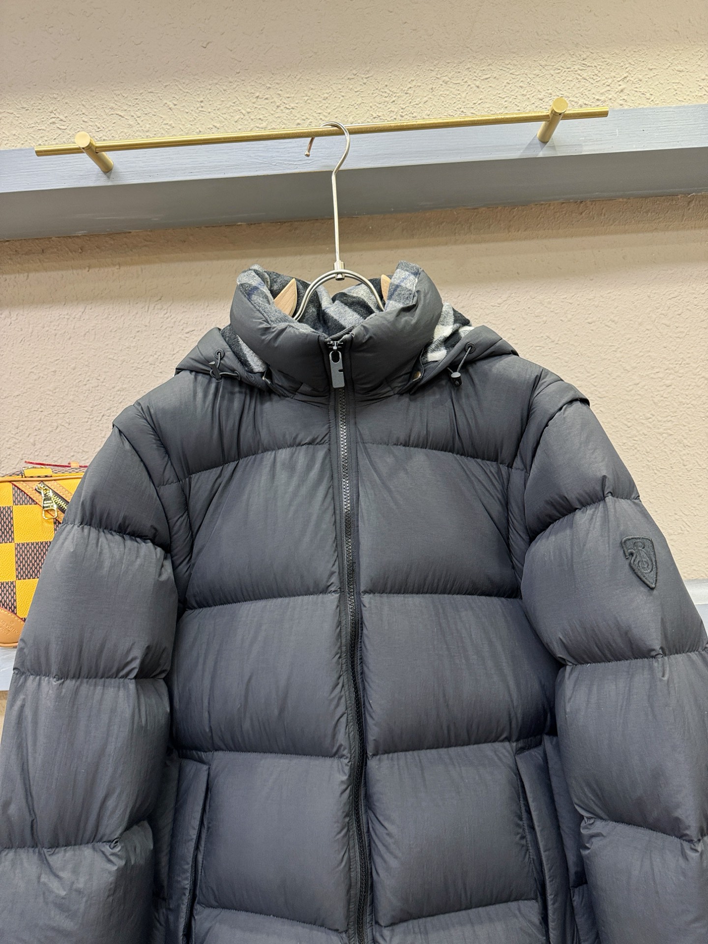 鹅绒高版本BURBERRY巴宝莉 2025新款羽绒服，一衣两穿，袖子可拆卸，可当马甲可当外套。秀场新品，