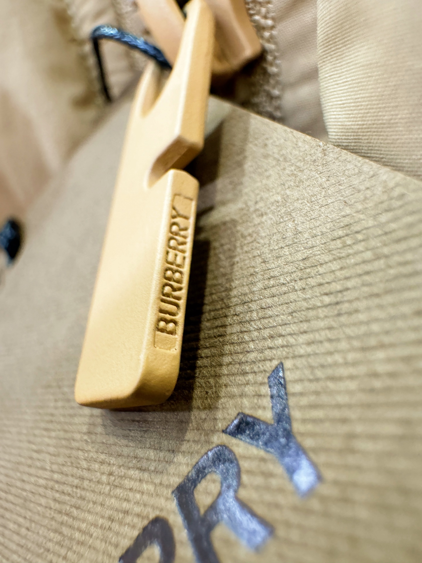 鹅绒高版本BURBERRY巴宝莉 2025新款羽绒服，一衣两穿，袖子可拆卸，可当马甲可当外套。秀场新品，