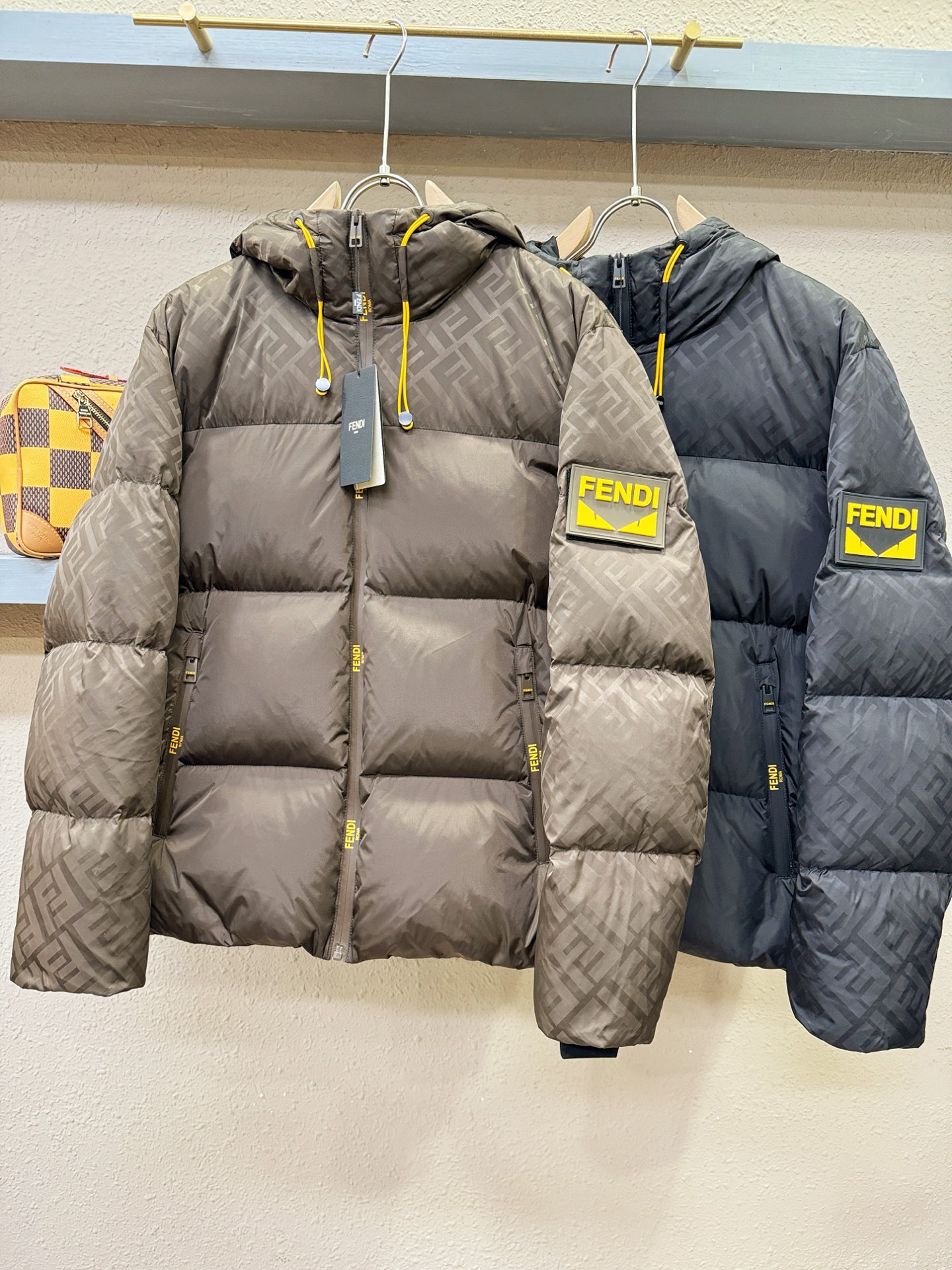 鹅绒高版本FENDI芬迪 2025新款羽绒服，秀场新品，品相非常完美，专柜高科技防水面料，内里90%白鹅