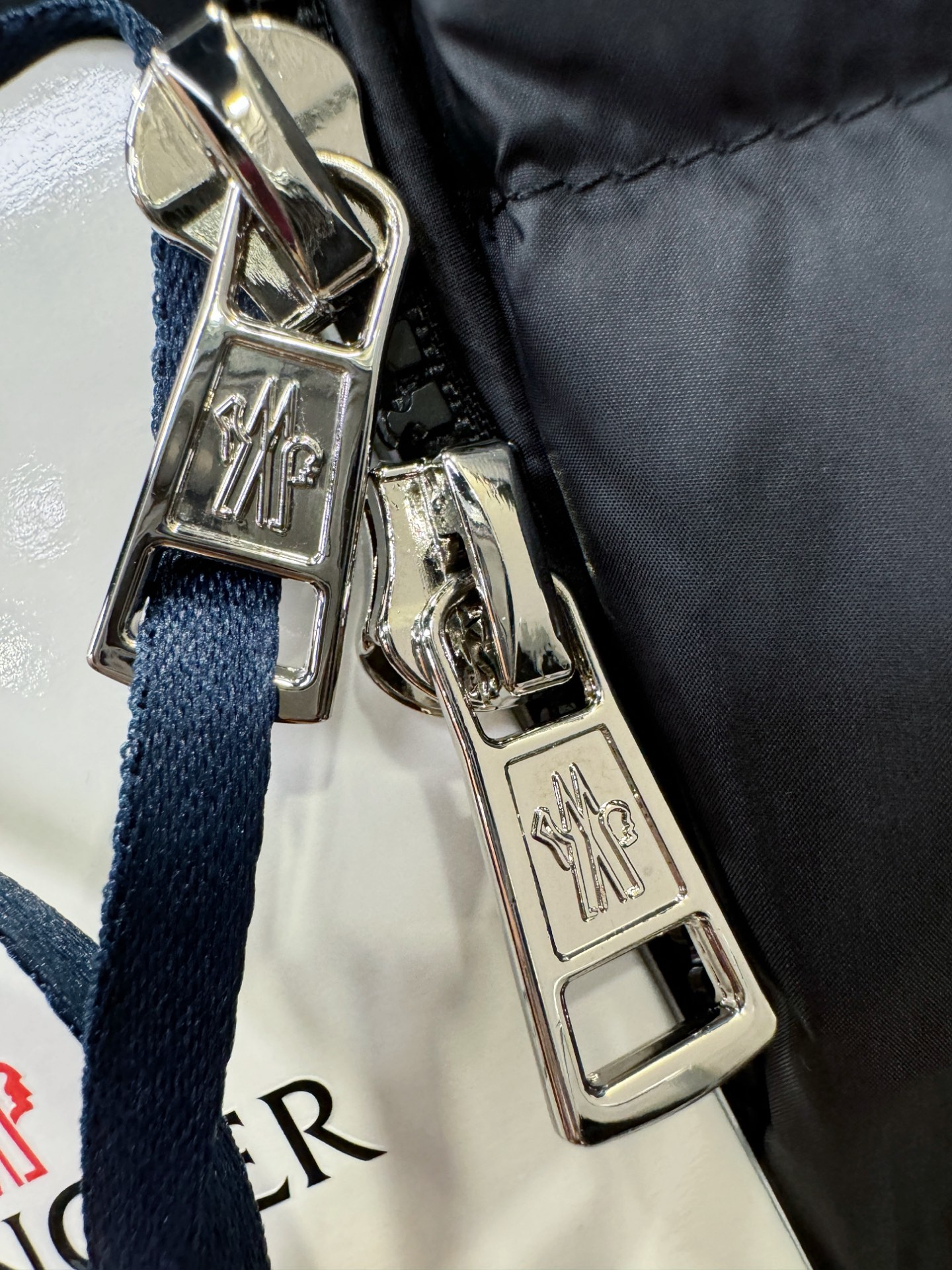 调价 高版本 Moncler蒙口 2025新款羽绒服秀场新品，品相非常完美，专柜高科技防水面料，内里90