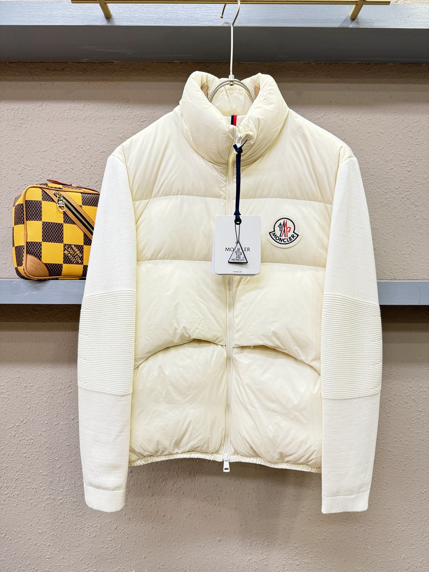 调价 高版本Moncler蒙口 2025新款羽绒服秀场新品，品相非常完美，专柜高科技防水面料，内里90%