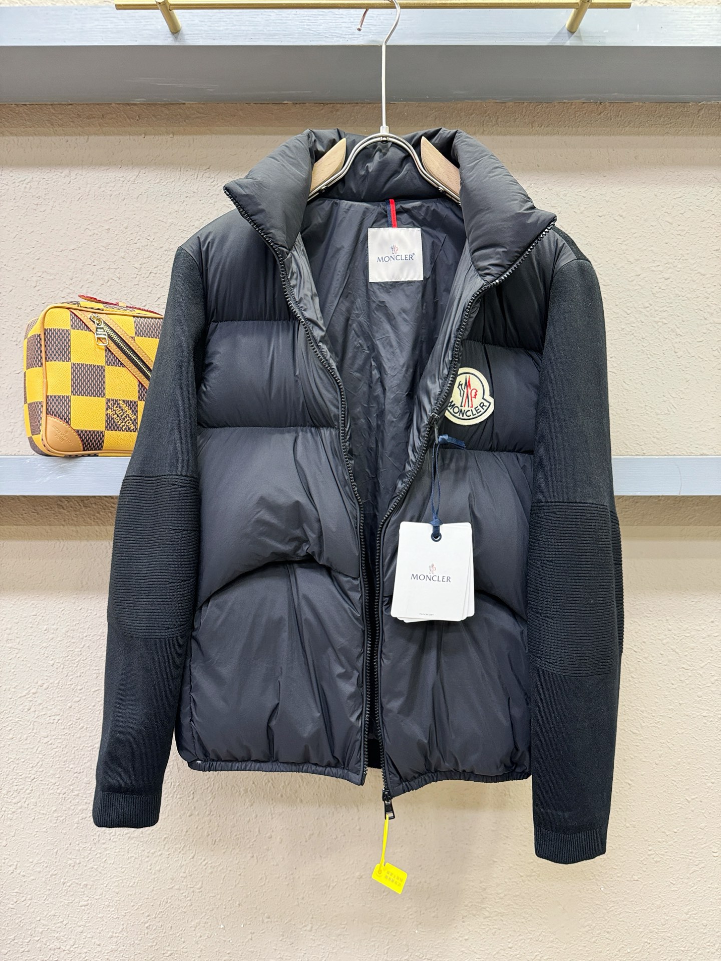 调价 高版本Moncler蒙口 2025新款羽绒服秀场新品，品相非常完美，专柜高科技防水面料，内里90%