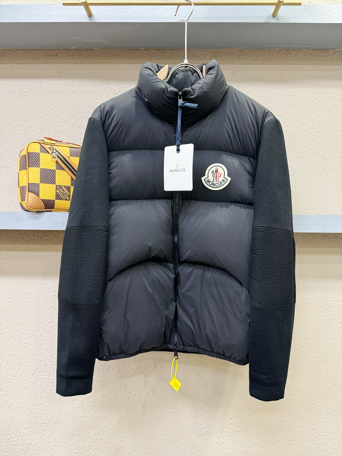 调价 高版本Moncler蒙口 2025新款羽绒服秀场新品，品相非常完美，专柜高科技防水面料，内里90%