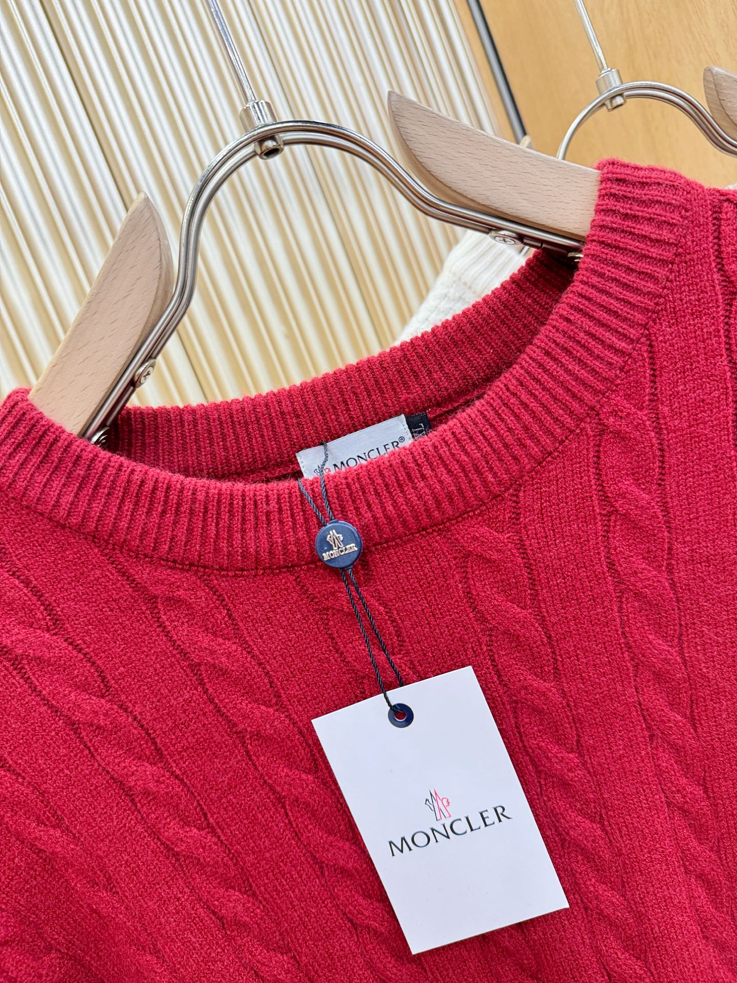 🎉🎉 [节日战衣] Moncler蒙口 爆款毛衣🎊🎊春节，节日战衣，本命年亲们必备神器。情侣必备款。精选