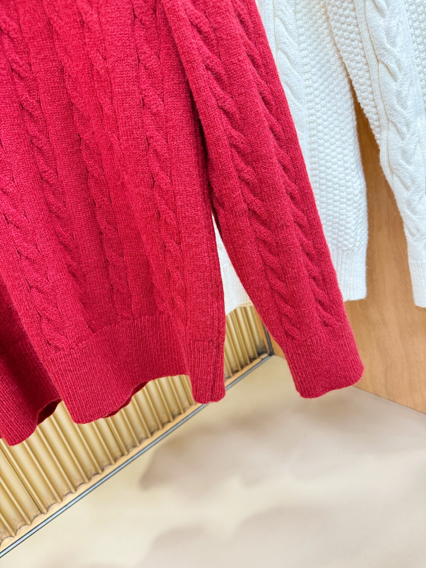 🎉🎉 [节日战衣] Moncler蒙口 爆款毛衣🎊🎊春节，节日战衣，本命年亲们必备神器。情侣必备款。精选