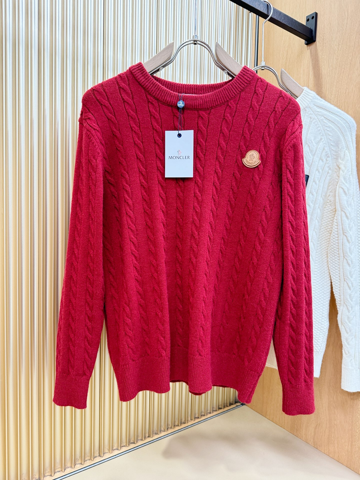 🎉🎉 [节日战衣] Moncler蒙口 爆款毛衣🎊🎊春节，节日战衣，本命年亲们必备神器。情侣必备款。精选