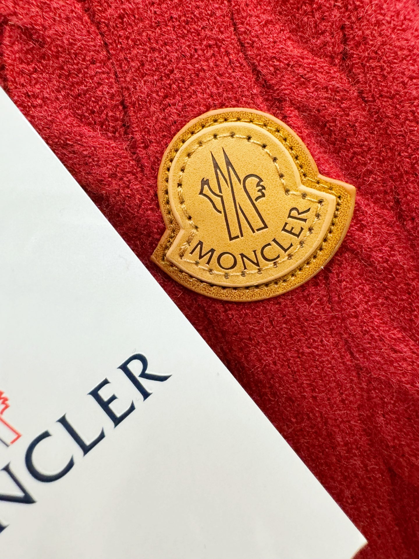 🎉🎉 [节日战衣] Moncler蒙口 爆款毛衣🎊🎊春节，节日战衣，本命年亲们必备神器。情侣必备款。精选